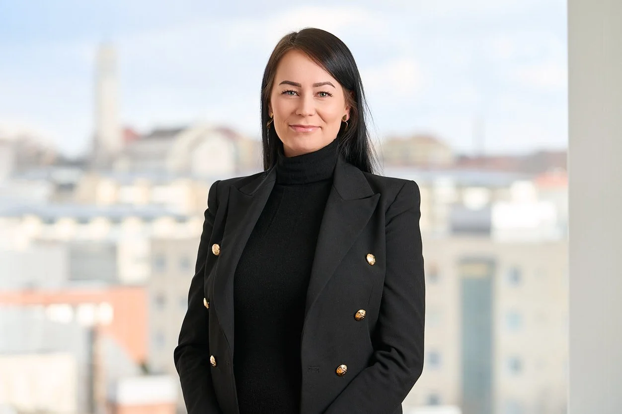 [Katriina_Jussila]_Wide_portrait_web_crop.jpg