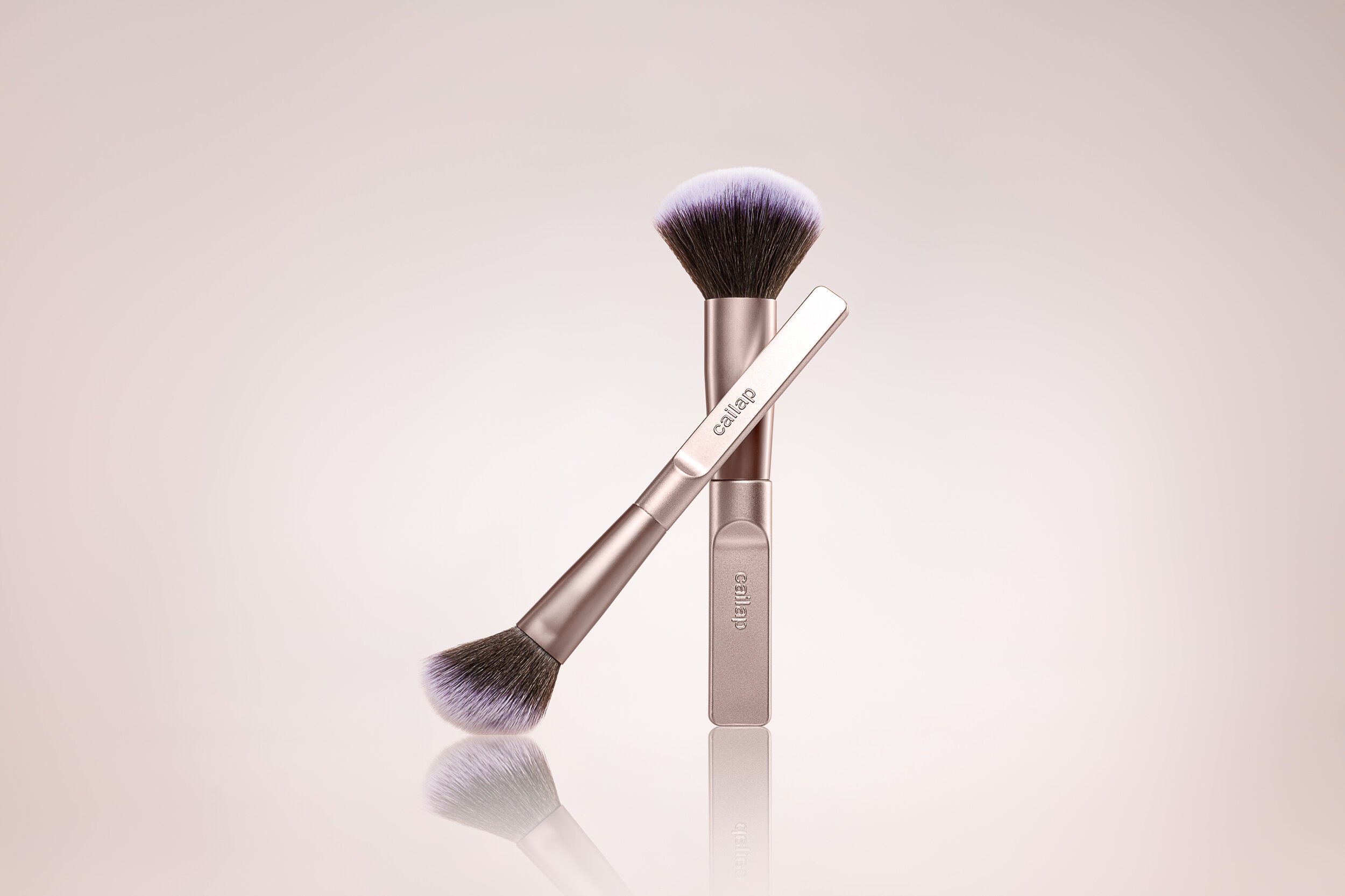 Meikkihuisku kuvattuna studiossa mainoskuvassa Turussa