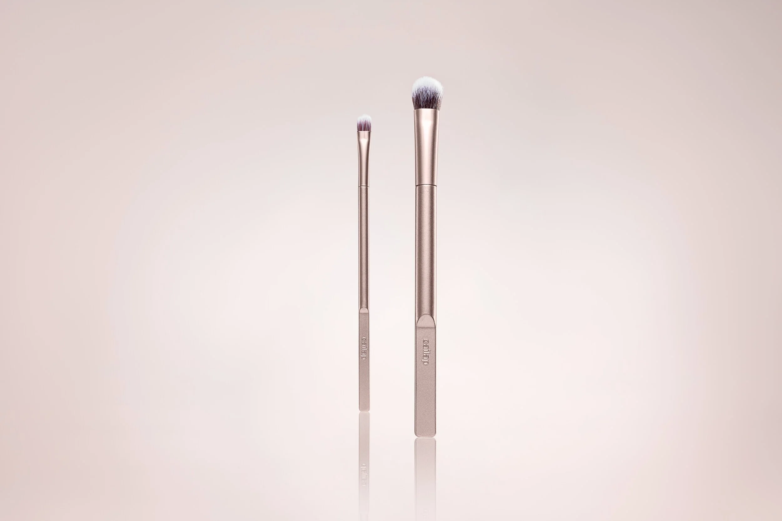 Meikkihuisku kuvattuna studiossa mainoskuvassa Helsingissä