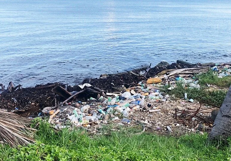 garbage_in_ocean_roatan.jpg