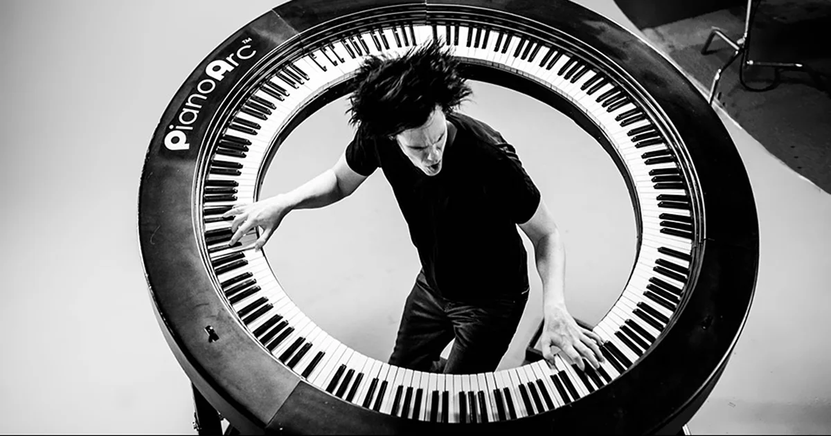 piano-arc-circular-keyboard-brockett-parsons-fb.jpg