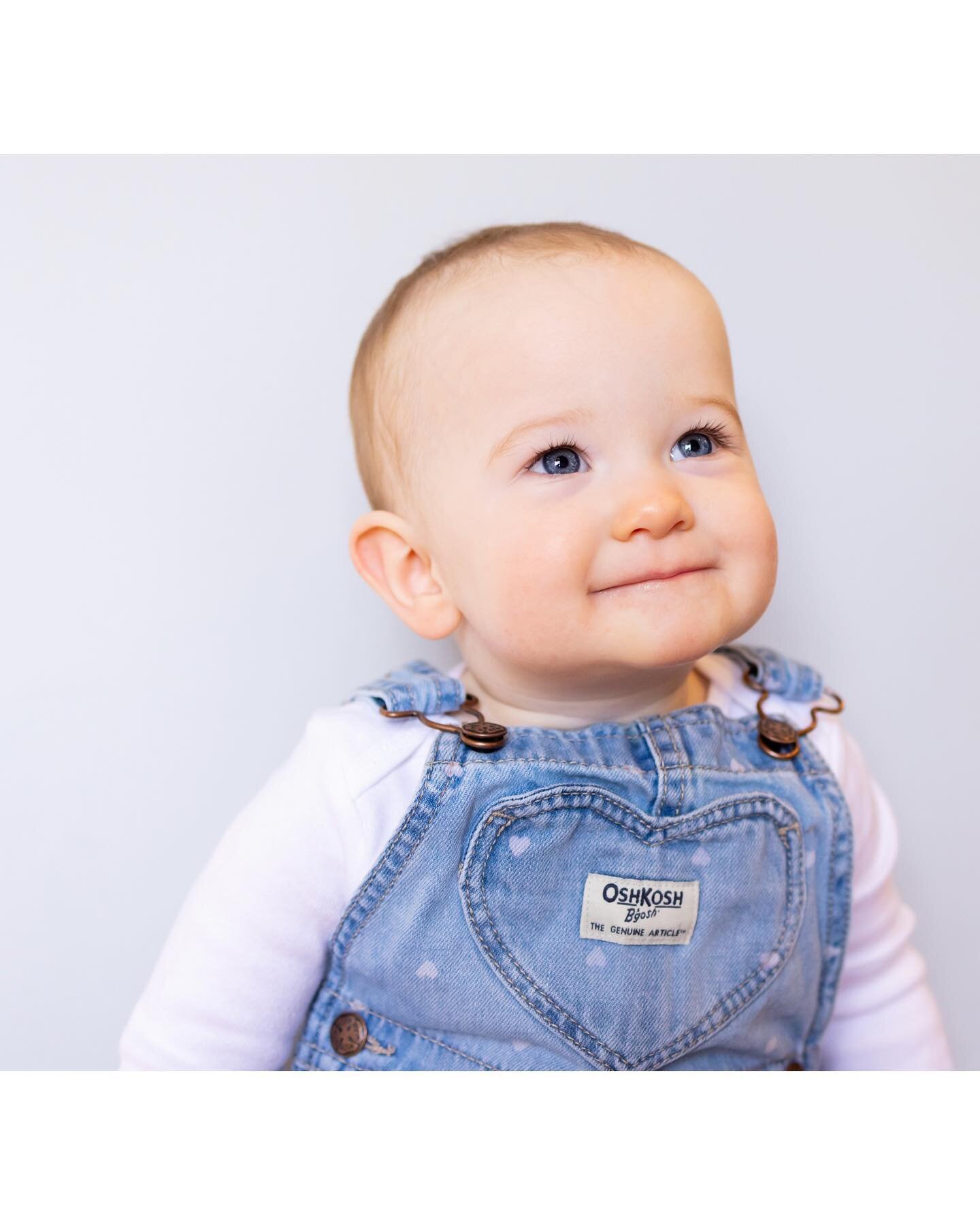 Just in case your Valentine&rsquo;s needed a little extra sweetness &lt;3

#hazelgrace #toocute #oneyearoldphotoshoot #blueeyes