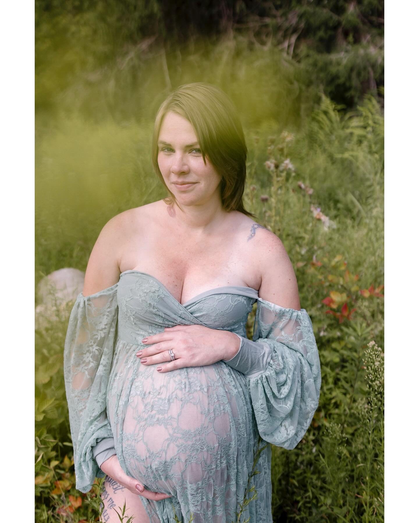 Time seems to fly and standstill all at once. Grateful to photograph this beauty&rsquo;s baby bump (again!).

Thank you Mills family &lt;3

#family #love #babybump #bigsister #sisters