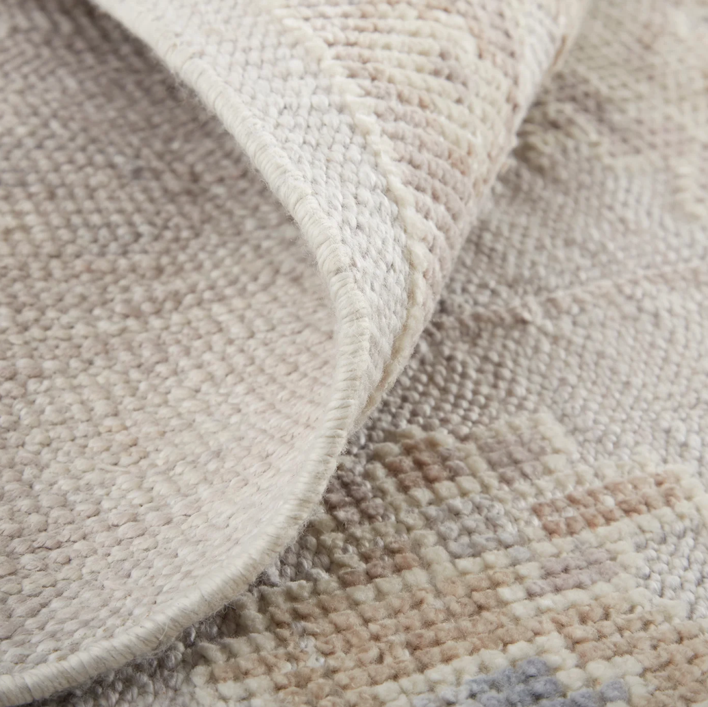 wendover_tansitional_rug_silver_detail.png