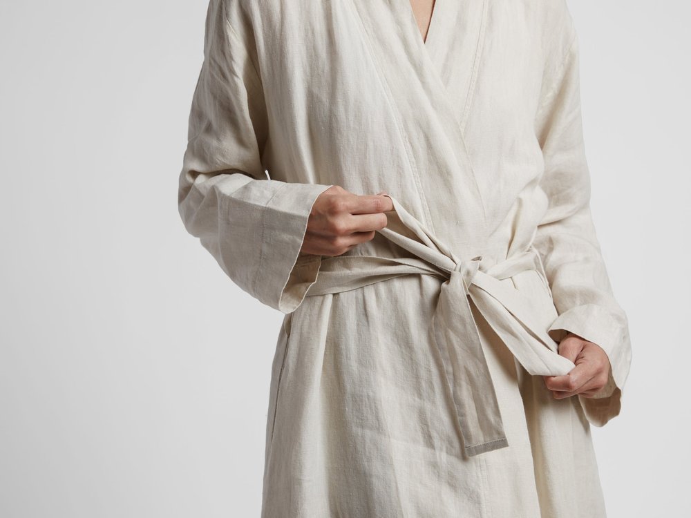 Parachute_linen-robe_bone_studio_FranklinAve_GiftGuide2022.jpg