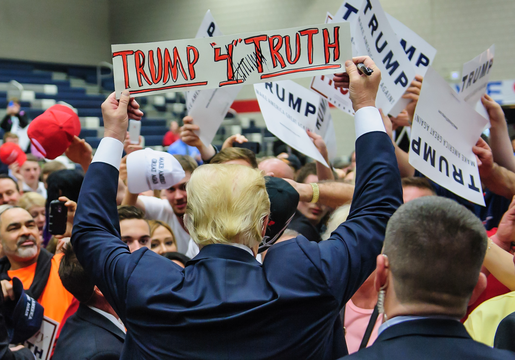 1134_blu_Trump_rally_in_Waterbury.jpg