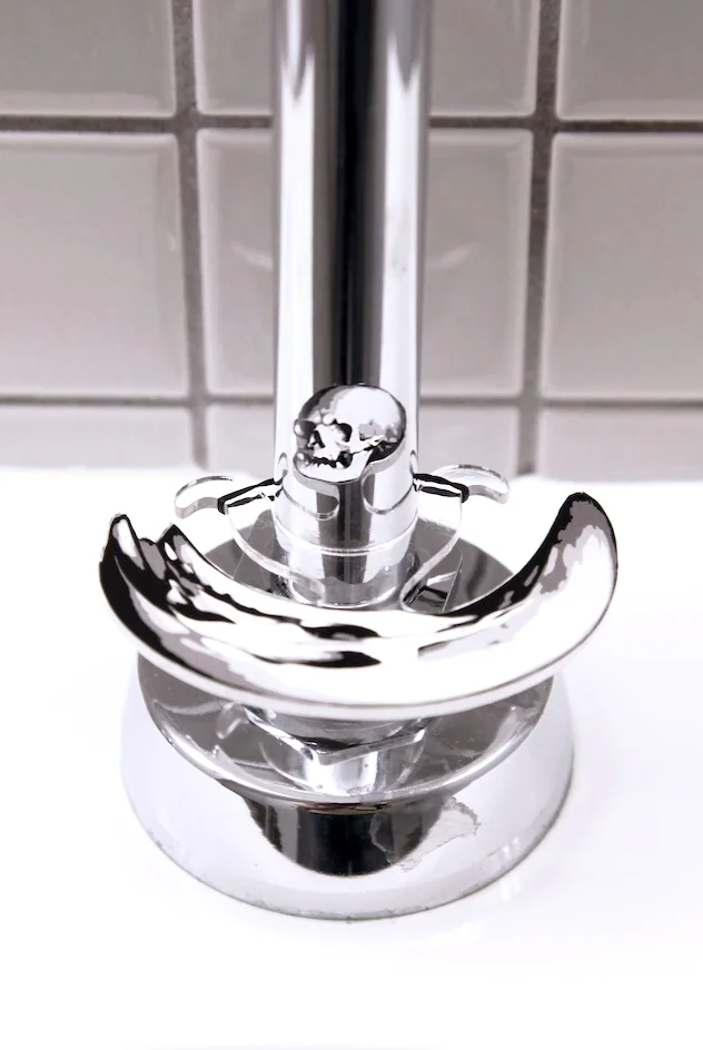 MEMENTO MORI CATOPTRIC Urinal DOUBLE ICON.jpg