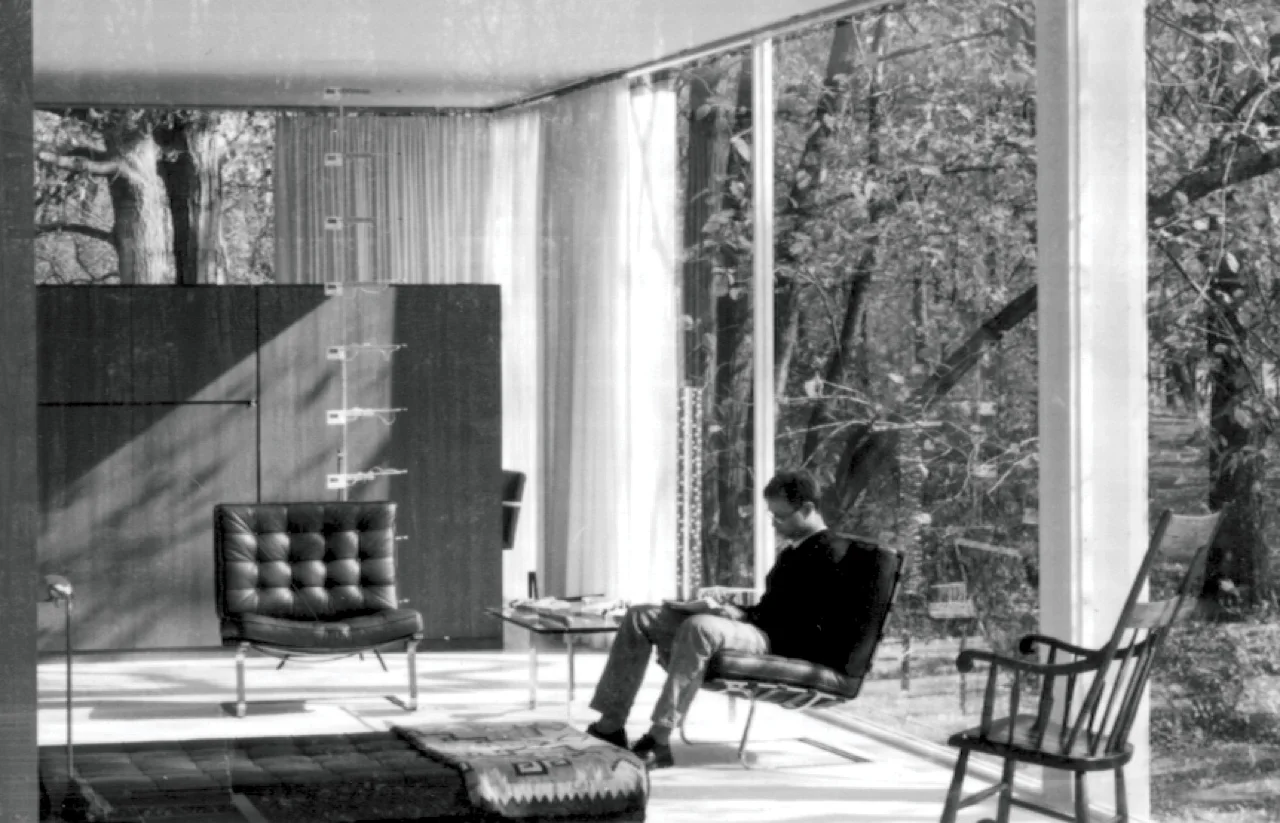 Portable thermographic device at the Farnsworth House