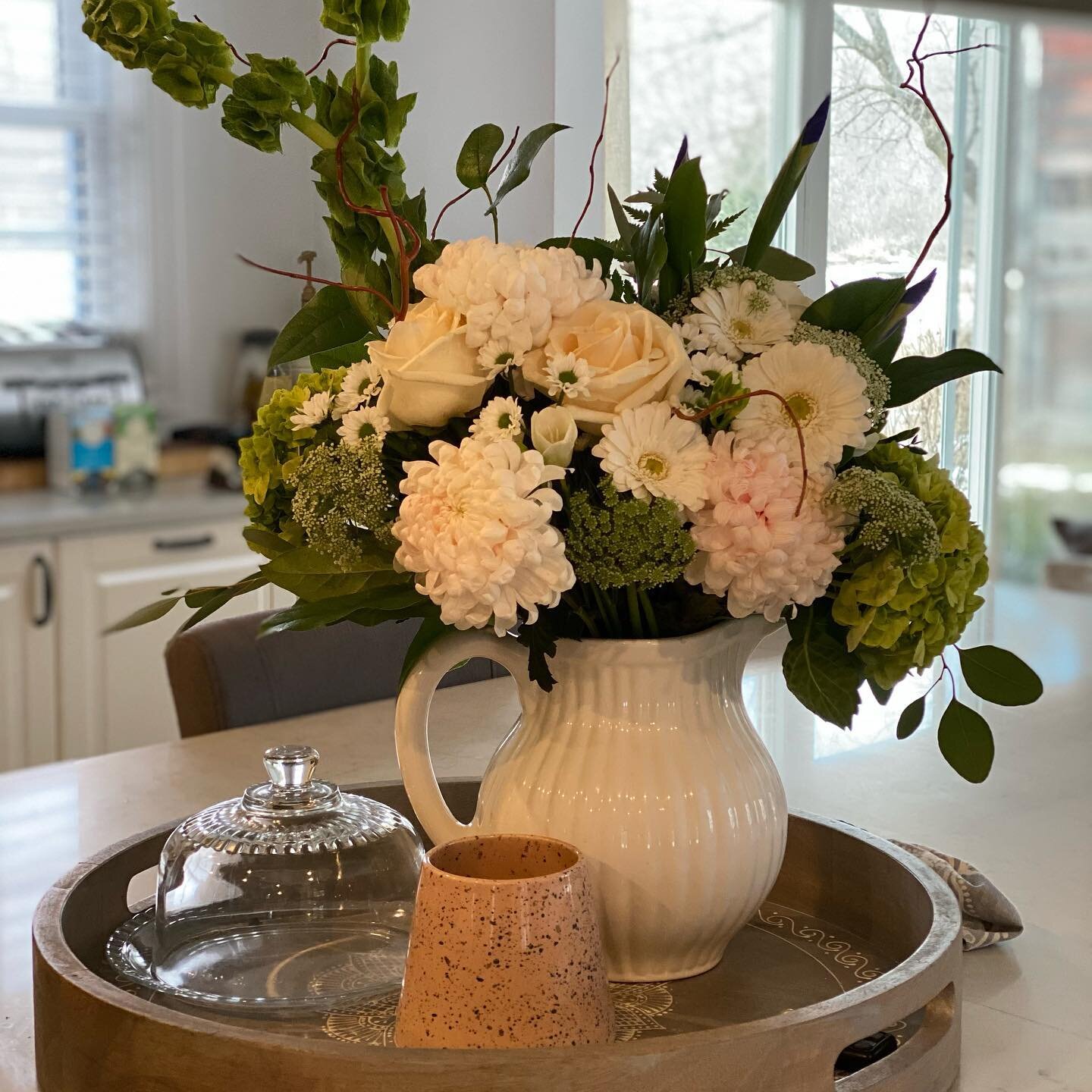 I received these gorgeous flowers from two amazing people. @quinnsblooms.greenery you have such a talented team. They are making me smile. Thank you #flowers #grateful #feelingthelove #shoplocal #giftofflowers #feelingspecial