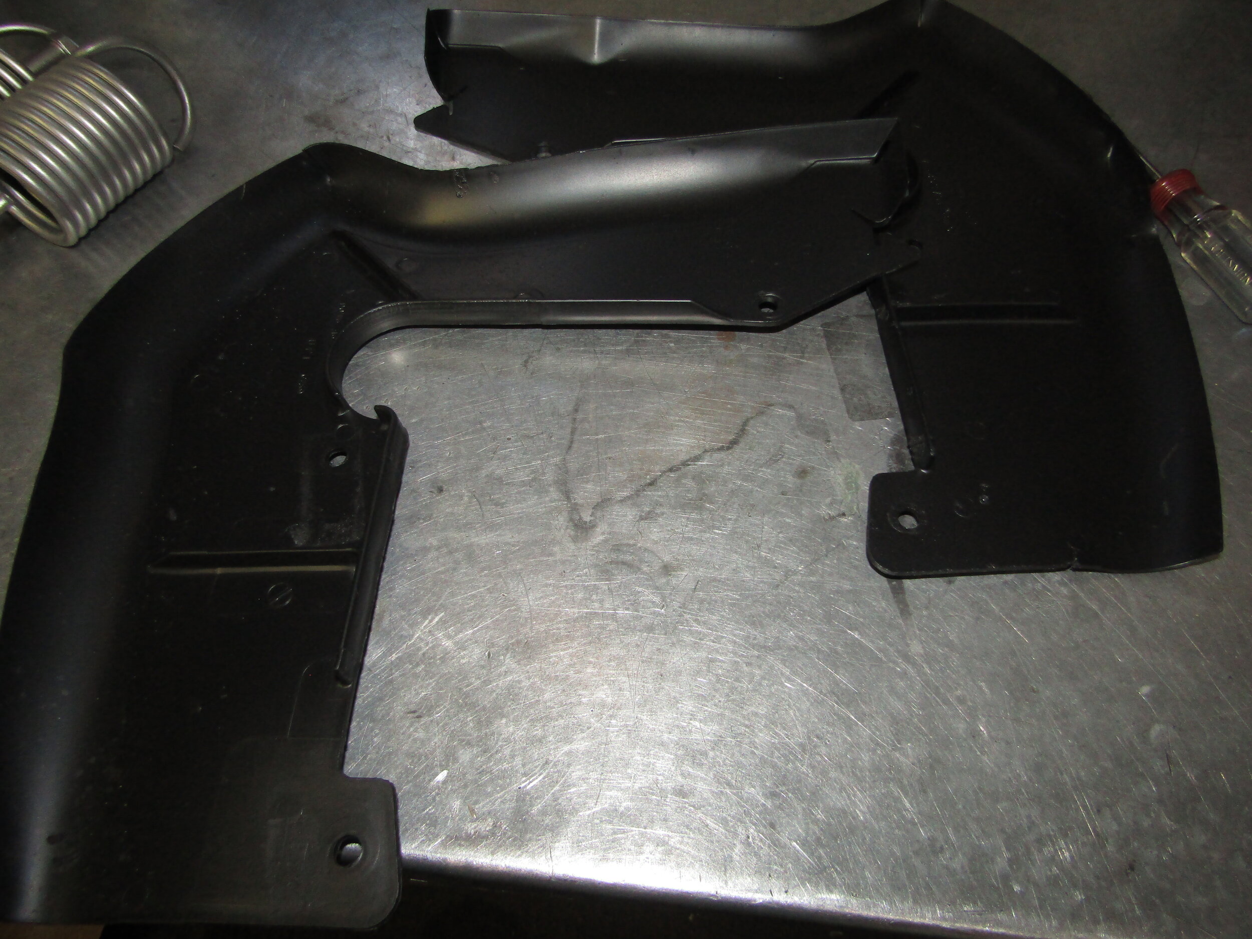 Inner fender splash shields