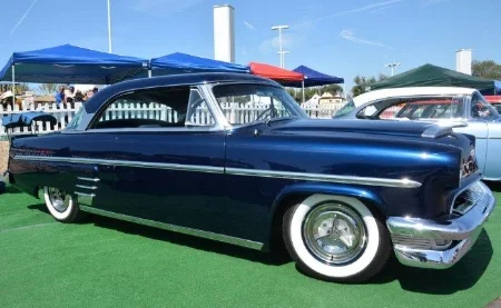  NICE MILD MERC CONTRASTS WITH LIME CAR AT VENT NATS