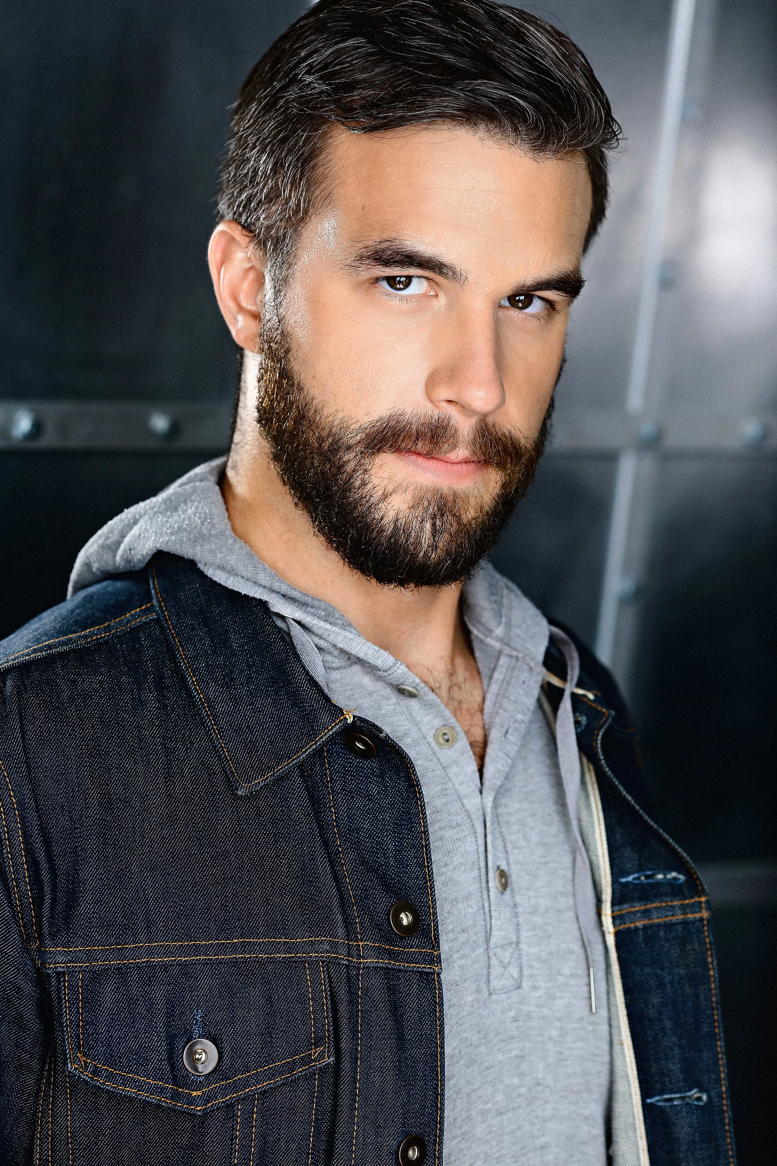 Andrew Laing - LR Headshot 1.jpg