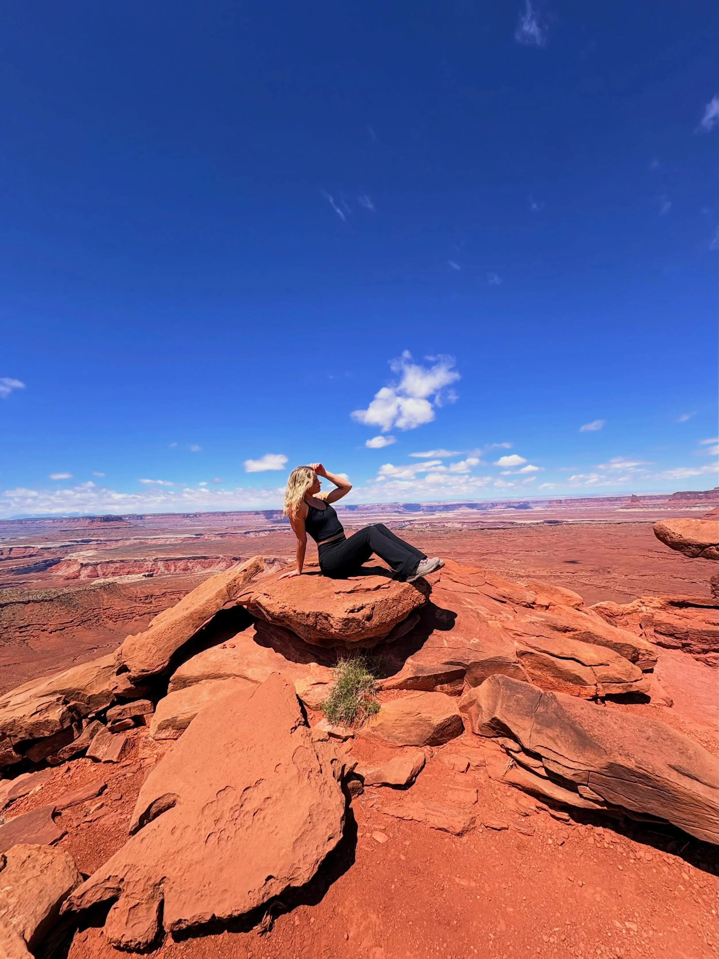 Catch me on the next adventure // utah pt. ll 🎴

⛰️ Canyon Lands 1
🌊 Kanara Falls 2-4
🪸 Capital Reef 5
🏜️ Zion 6-11

#utah #nationalparks #adventure