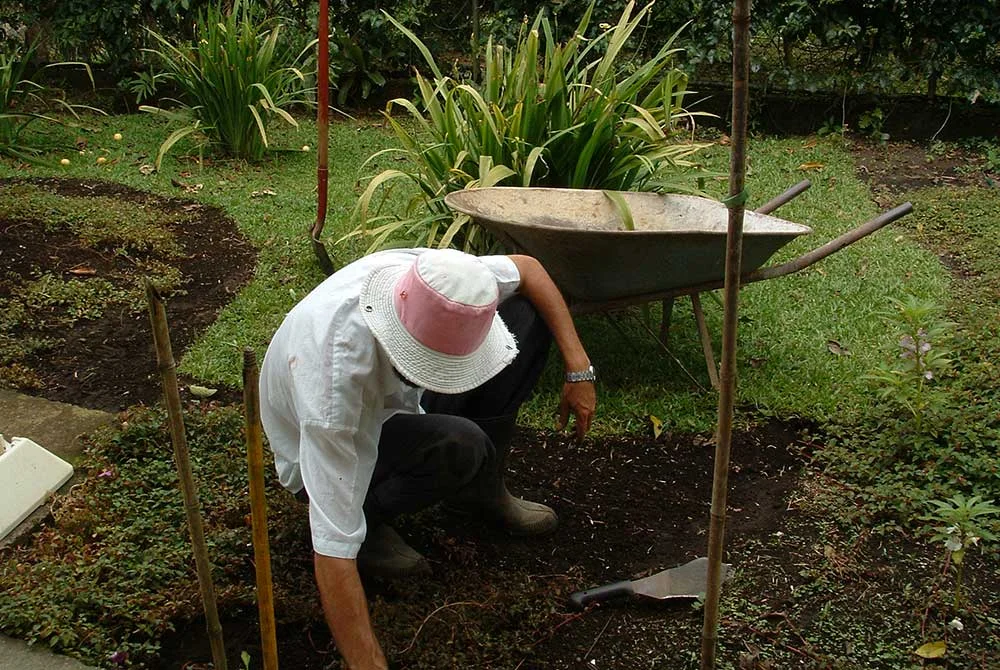 drp-soil-digging-1000px.jpg