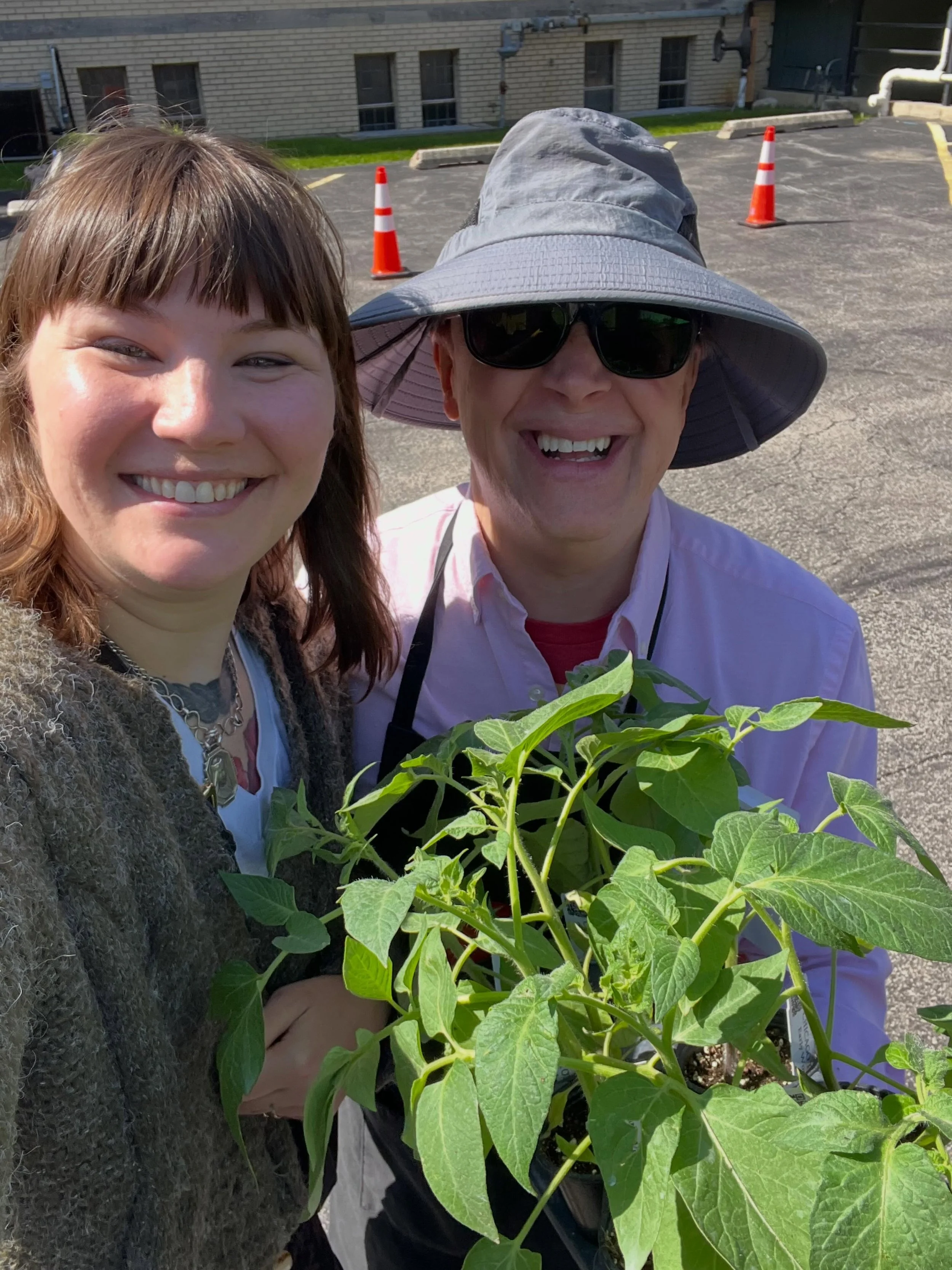 Big thanks to @chicagotomatoman for donating 24 gorgeous tomato seedlings to our Bucket Drive! It&rsquo;s not too late to sponsor a bucket for a food-insecure family though the link in our bio 🙏