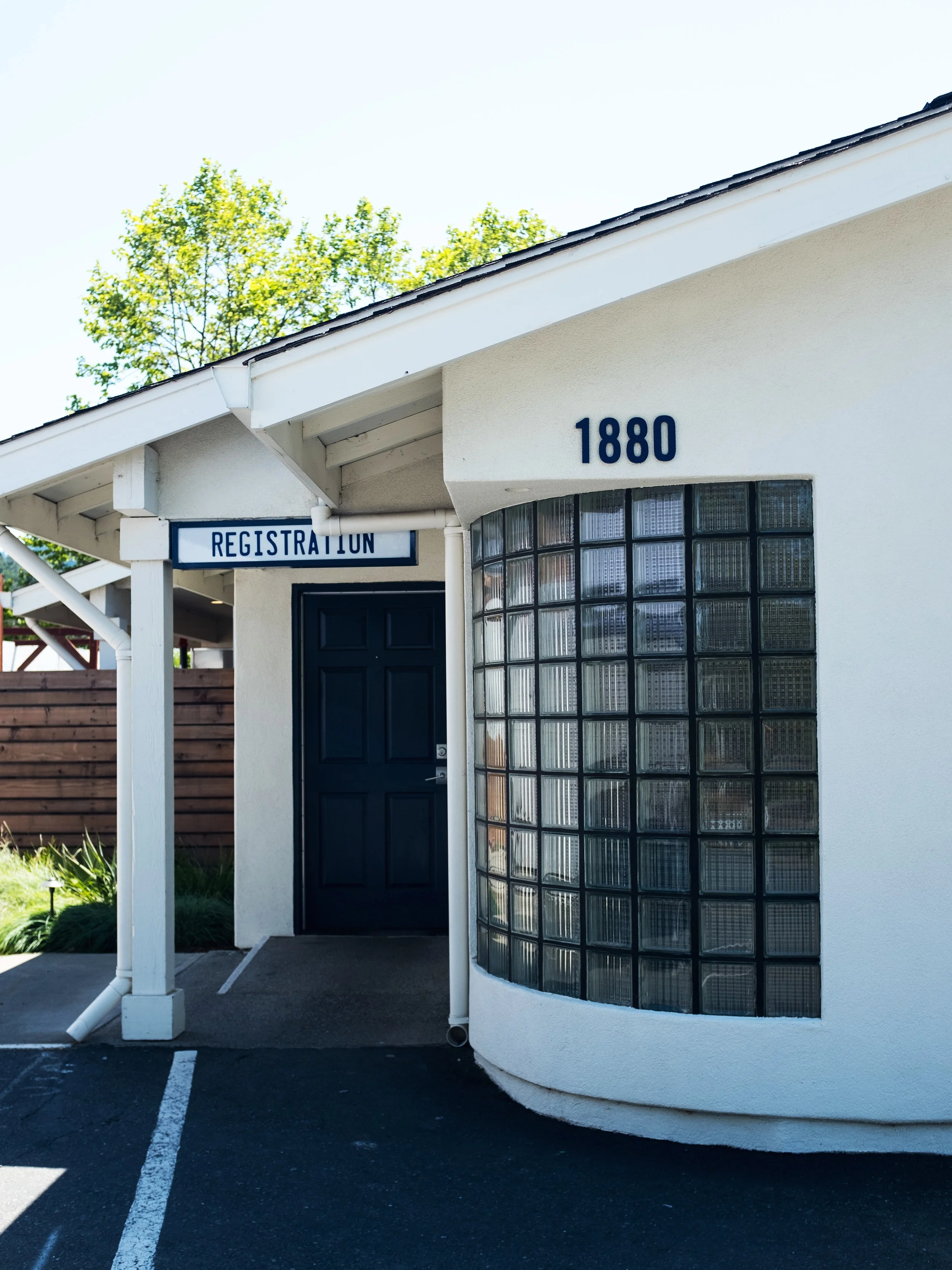 CalistogaMotorLodge_HotelTonight_ErinFongSanFranciscoBloggerInfluencer_lobb2.jpg
