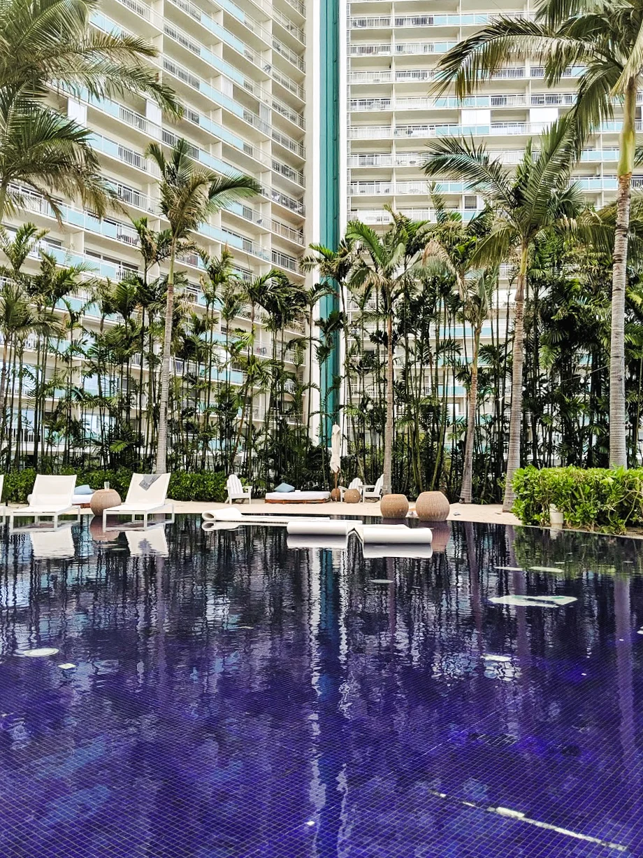ErinlovesfunSanFranciscoBloggerTravelFashionInfluencerModernHonolulu3.jpg