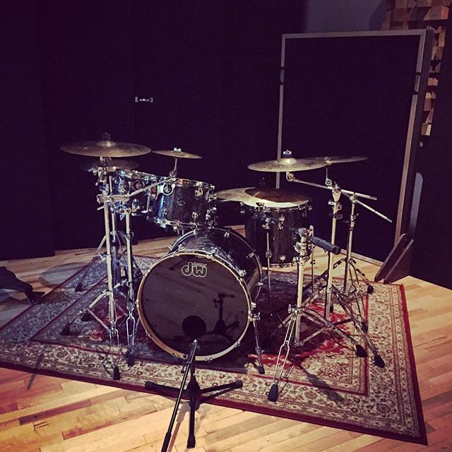 Recording a leftie @velveteenaudio @dwdrums