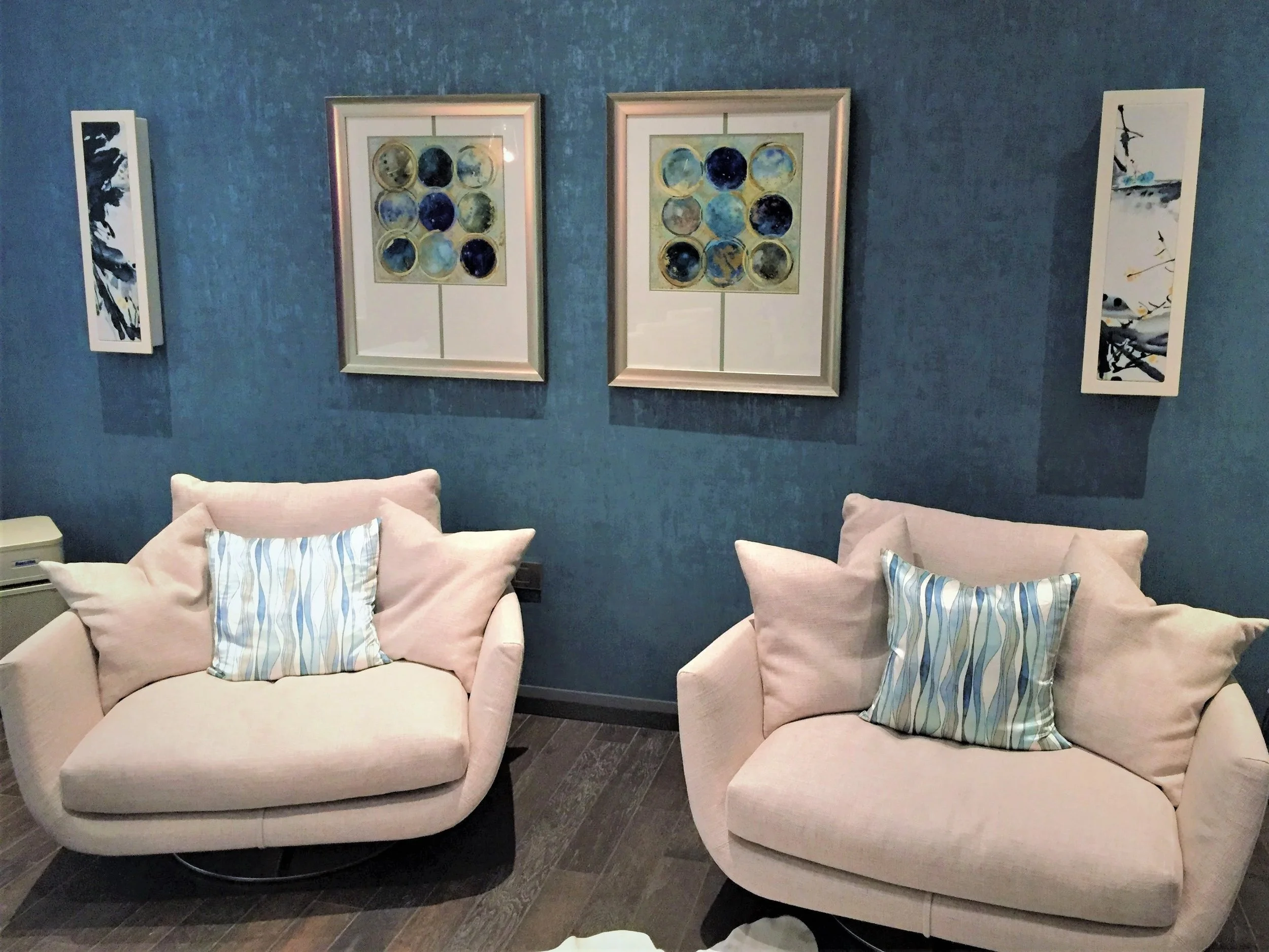 This modern lounge area looks complete with this pair of Monitor Audio SoundFrame speakers. Never again will you have to sacrifice your interior design or sound quality to get the perfect space