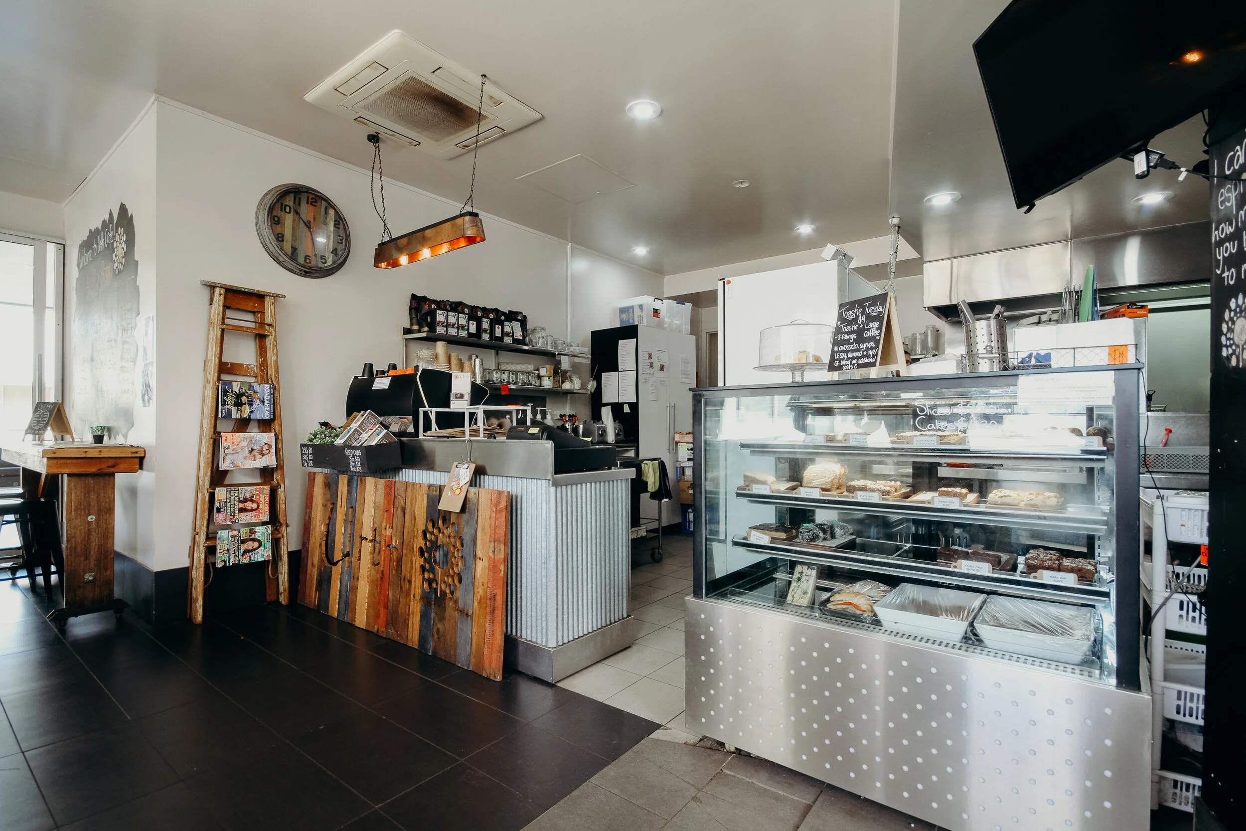 Urth Café & Co — The Field Guide