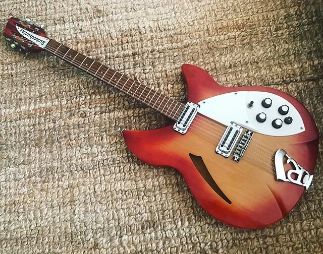 luckily i picked up this &lsquo;66 ric 330/12 right before the nyc lock down, now i&rsquo;ve got lots of time to practice my 12 string chops haha 😆🎸🤘