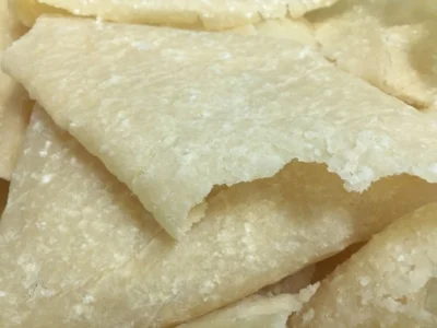 Dehydrated sake kasu is still sticky.