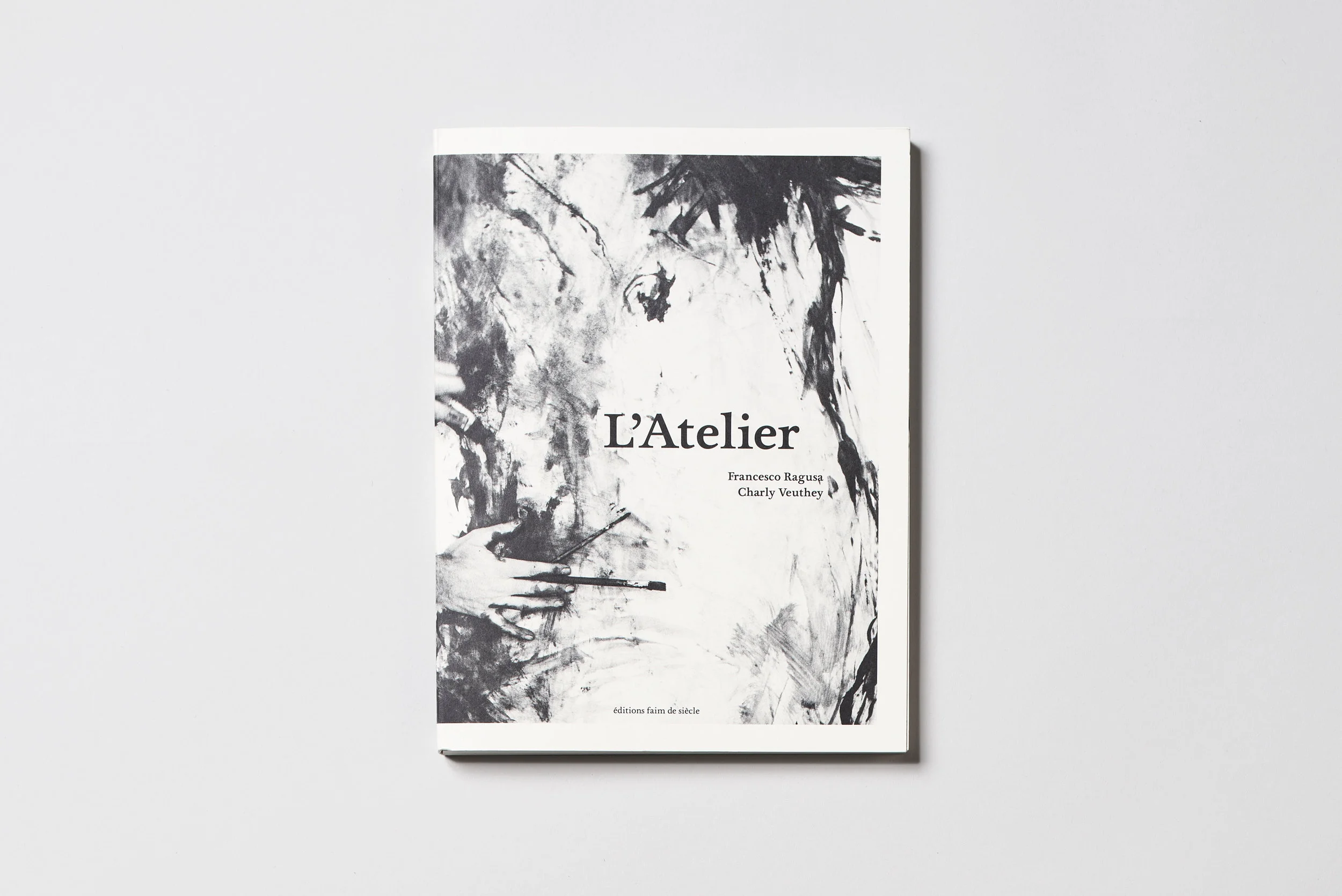 L'Atelier Extraits de l’exposition présentée en 2007 à la galerie de la Schürra. Un ouvrage, accompagné de textes de Charly Veuthey, a été publié en 2009 aux Editions faim de siècle . "Les amateurs d’art sont souvent fascinés par le travail des artistes à l’oeuvre dans leur atelier, sans pouvoir toujours pénétrer dans ce sanctuaire. L’Atelier lève le voile sur ce lieu où tout se joue, où les artistes se confrontent à leur élan créateur et à leurs oeuvres. Une force se met en mouvement. Francesco Ragusa a remarquablement rendu cette énergie qui donne naissance aux oeuvres. Entre 2004 et 2007, il a fréquenté les ateliers de 37 peintres et sculpteurs pour les photographier en action." Charly Veuthey