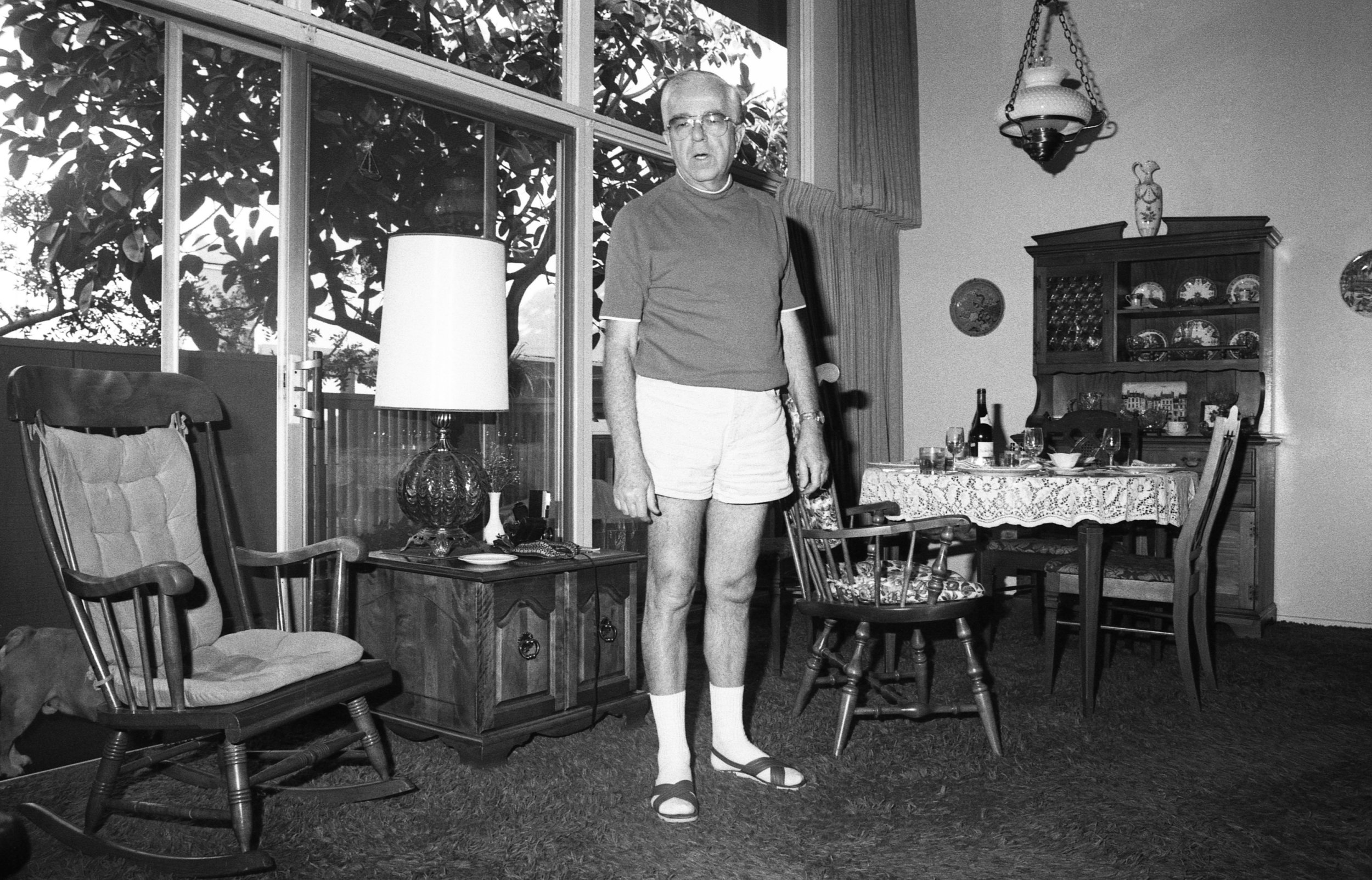 L'homme de maison, chez Nixon, Burbank, California, about 1979.