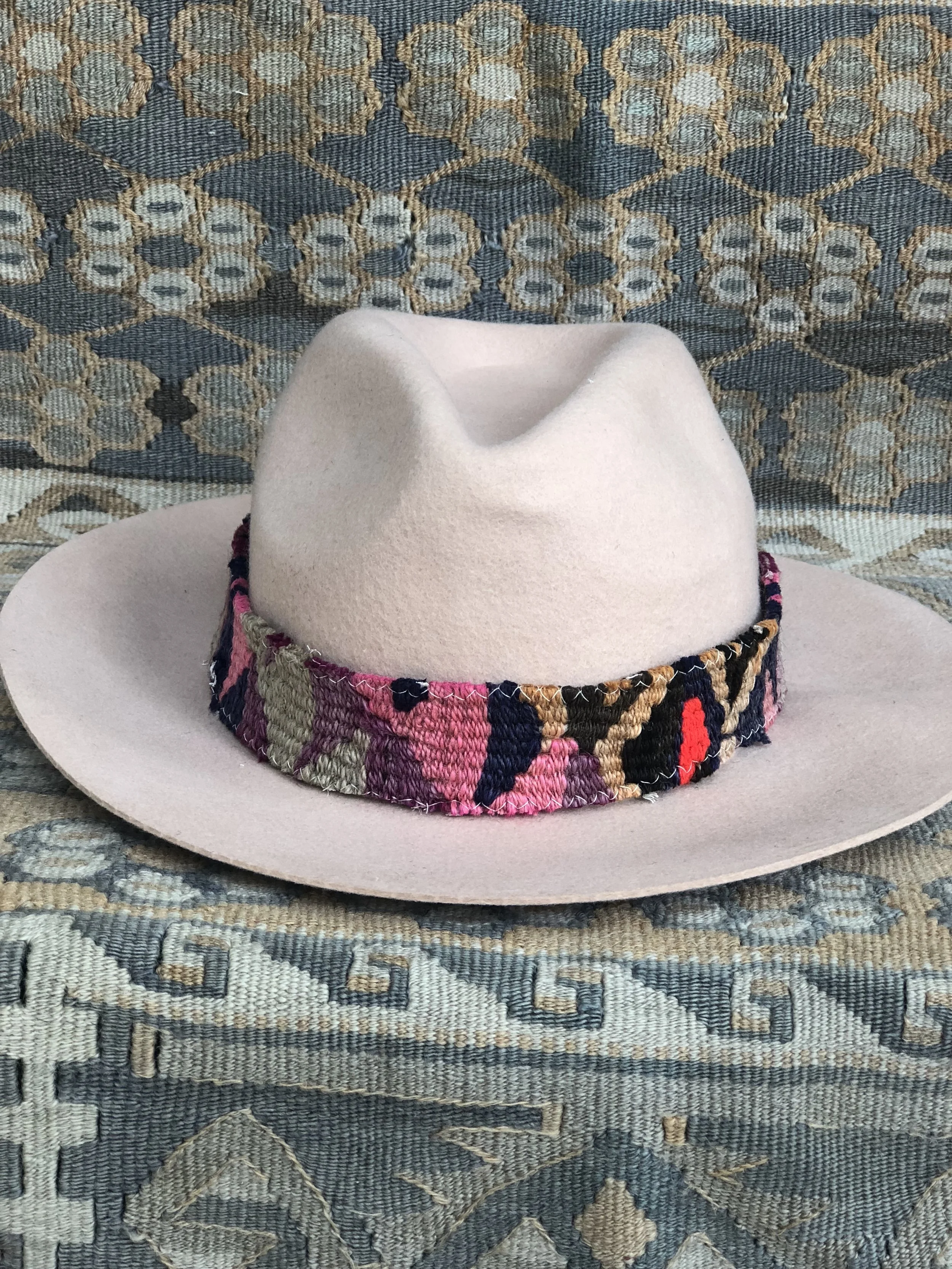 ANNEHAT049.jpg