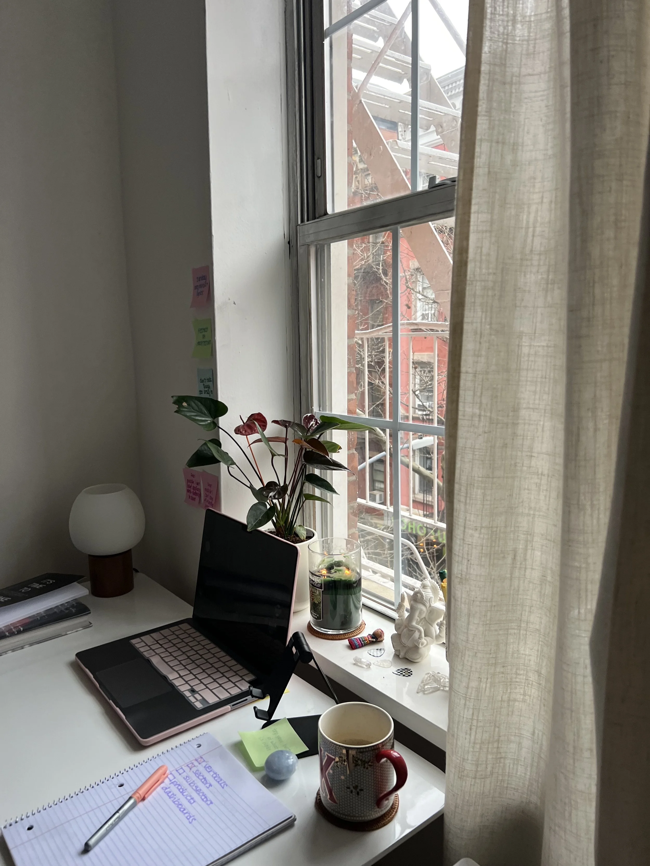 wvdesk2.jpg