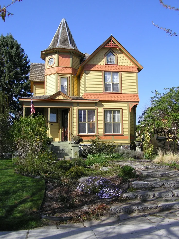 f0215db35f85f58940907cf5cf50c5fc--rear-view-old-houses.jpg