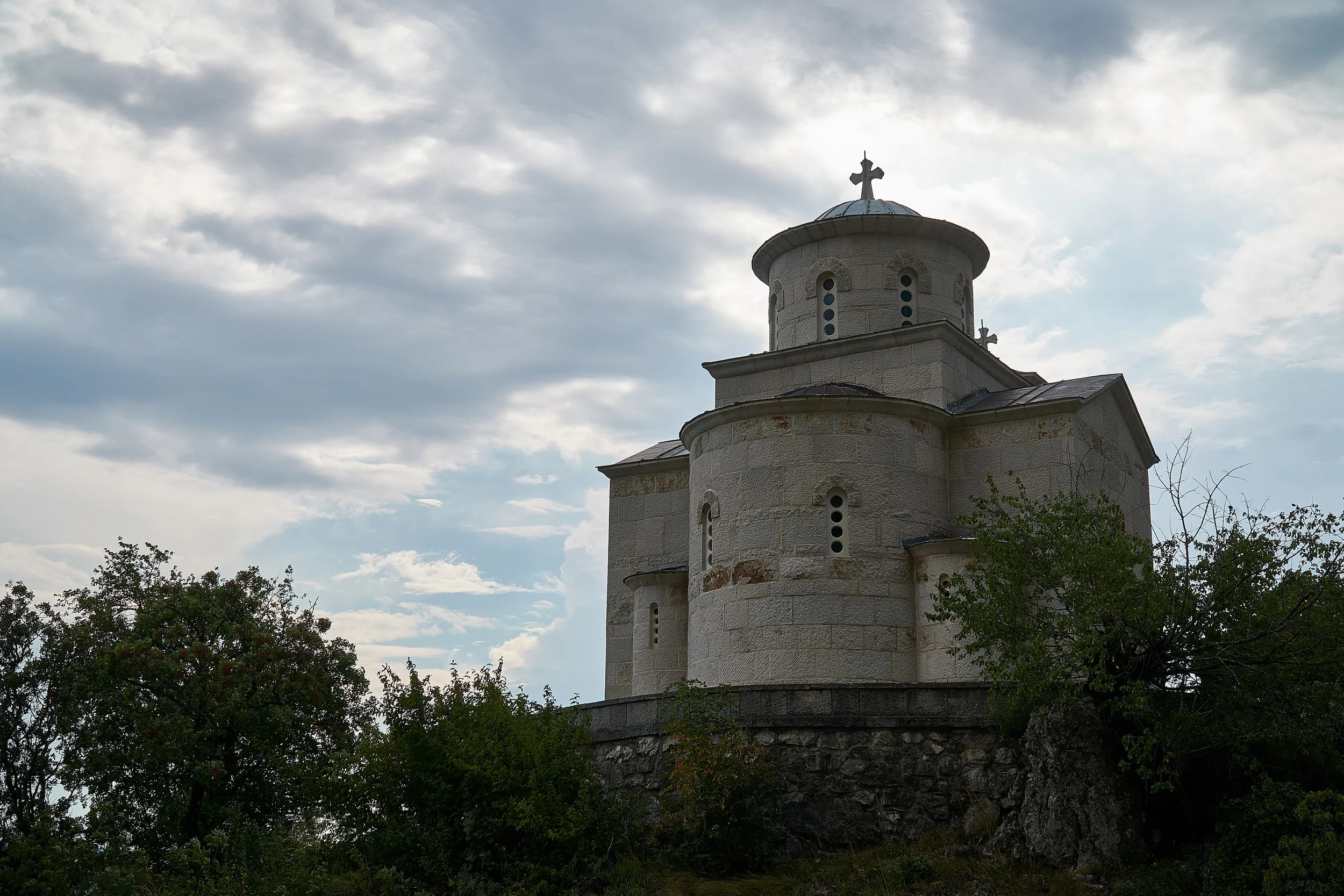 Ostrog Monastery lower 2.jpg