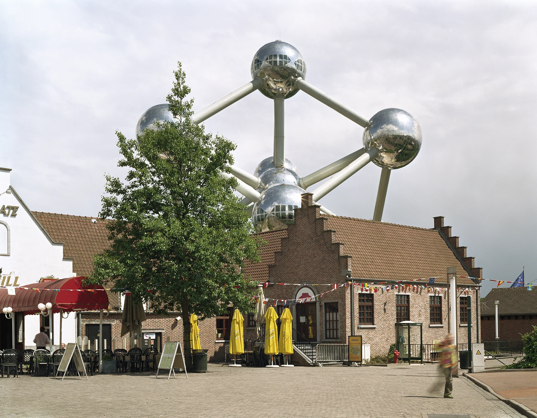 Lost-Utopias-Jade-Doskow-Front-Room-Gallery-Atomium.jpg
