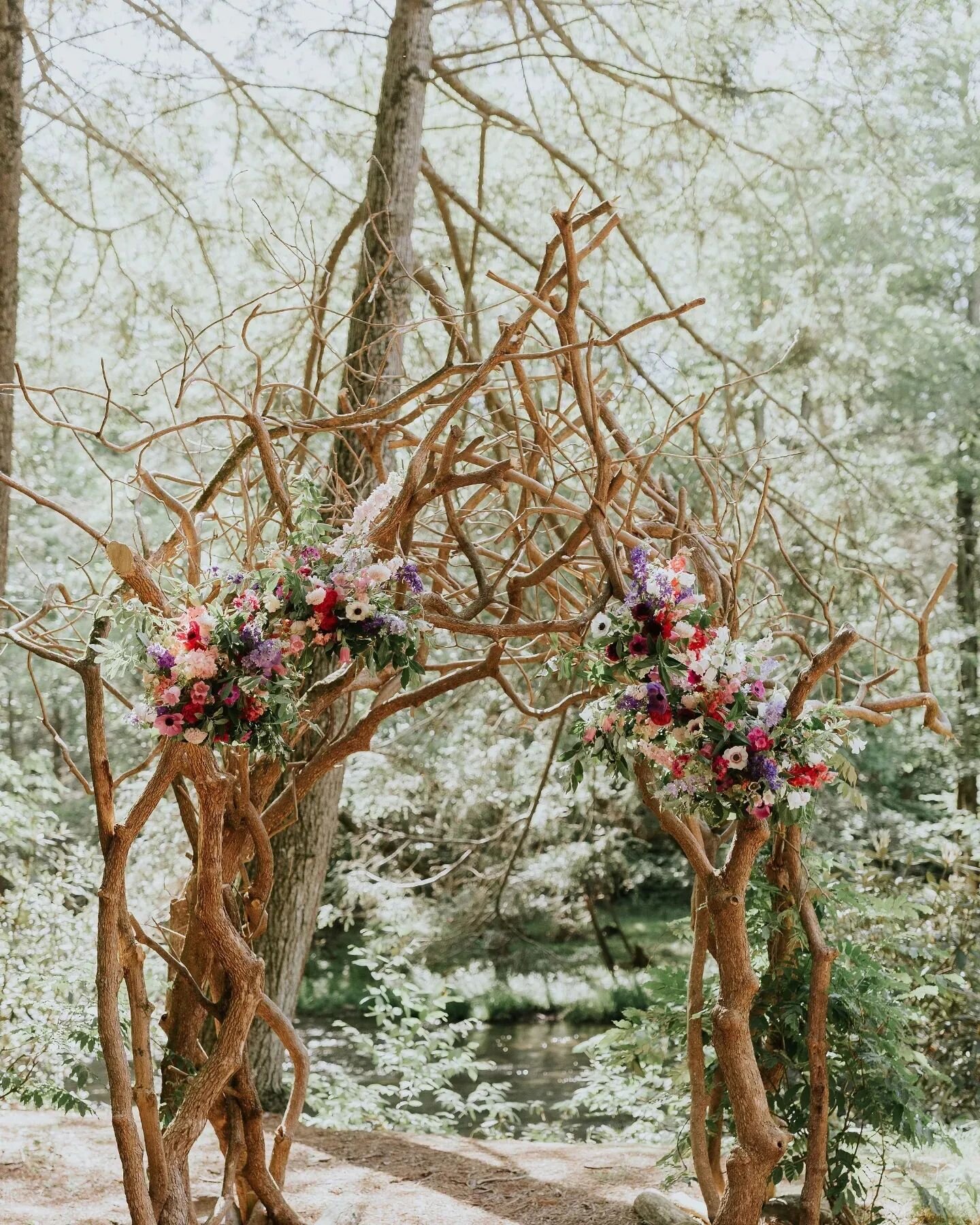 We got to decorate this amazing, truly one of a kind arbor for our good friends this past June. And we got to do it with @hickorygrovegardens gorgeous, local farm grown flowers! It was a real treat and a moment we'll never forget. Swipe to see a clos