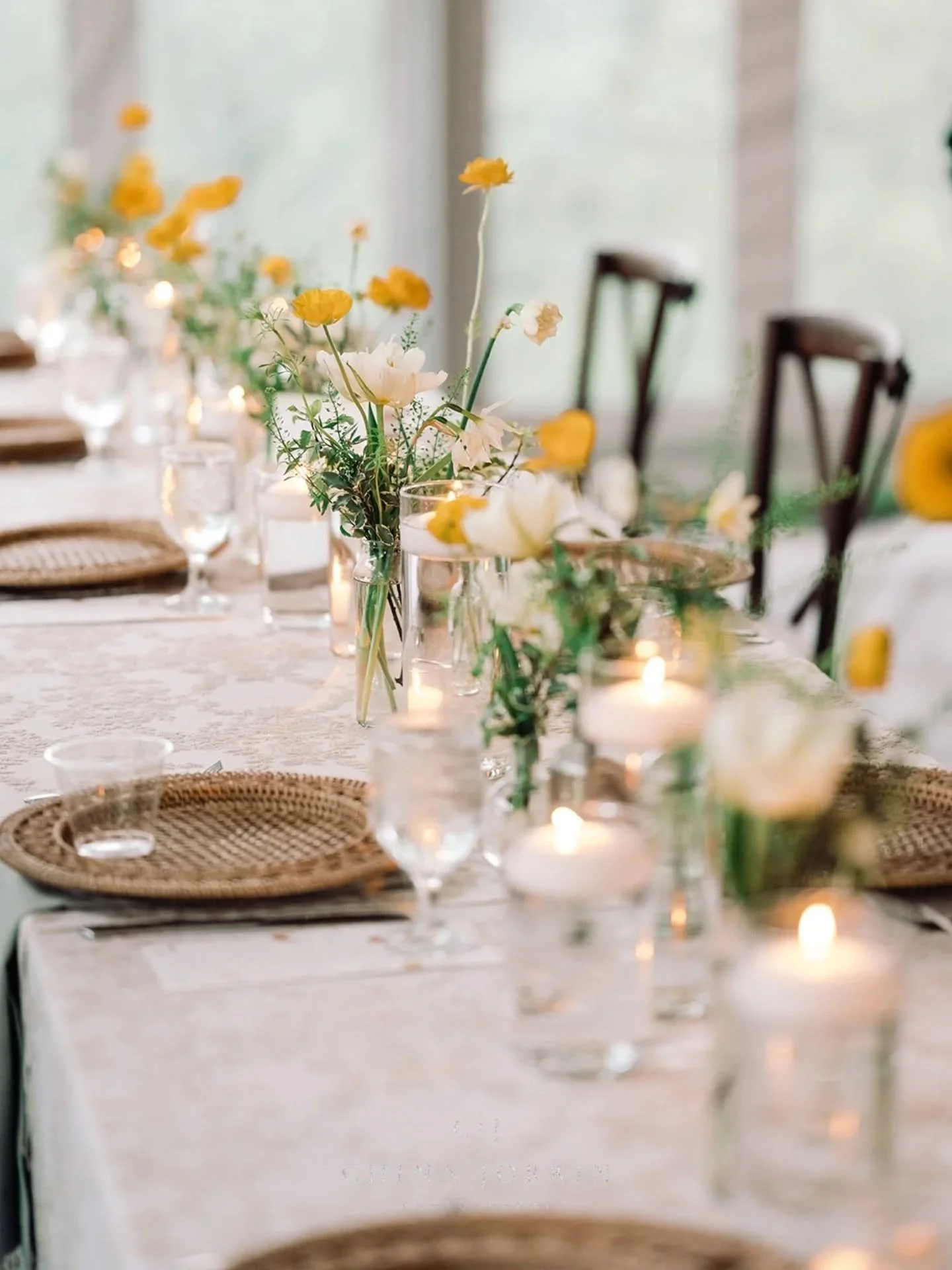 We filled around 200 glass pillar holders with water to create this glowing tablescape of floating candles. The growing warmth it creates from day to night is something special. Swipe left to see the magical transition.

Venue: @farmroadestate 
Photo