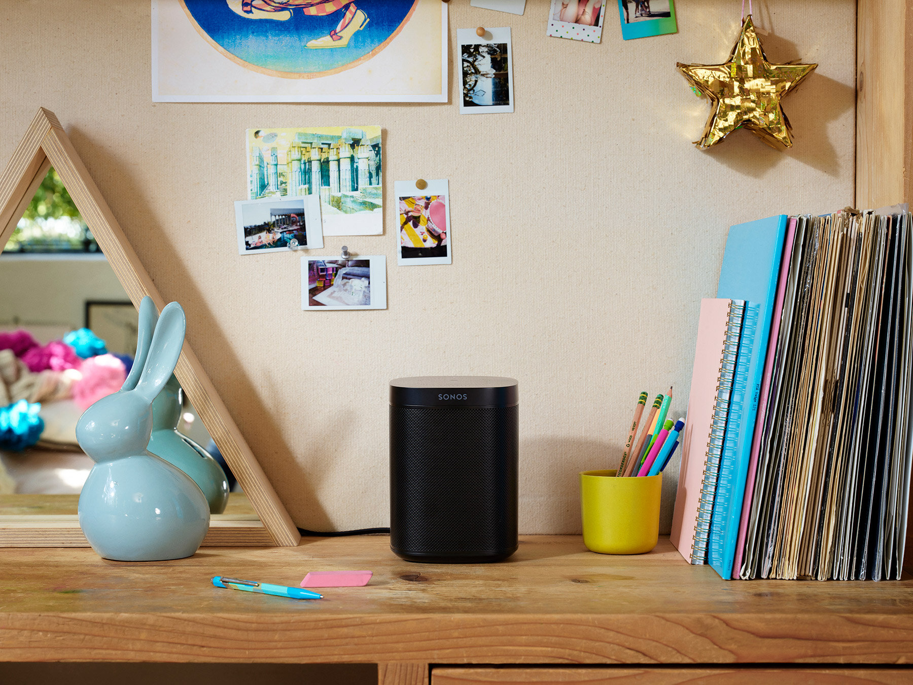 Sonos_Lifestyle_TeenTakeCharge_One_Black_0087-v2.jpg