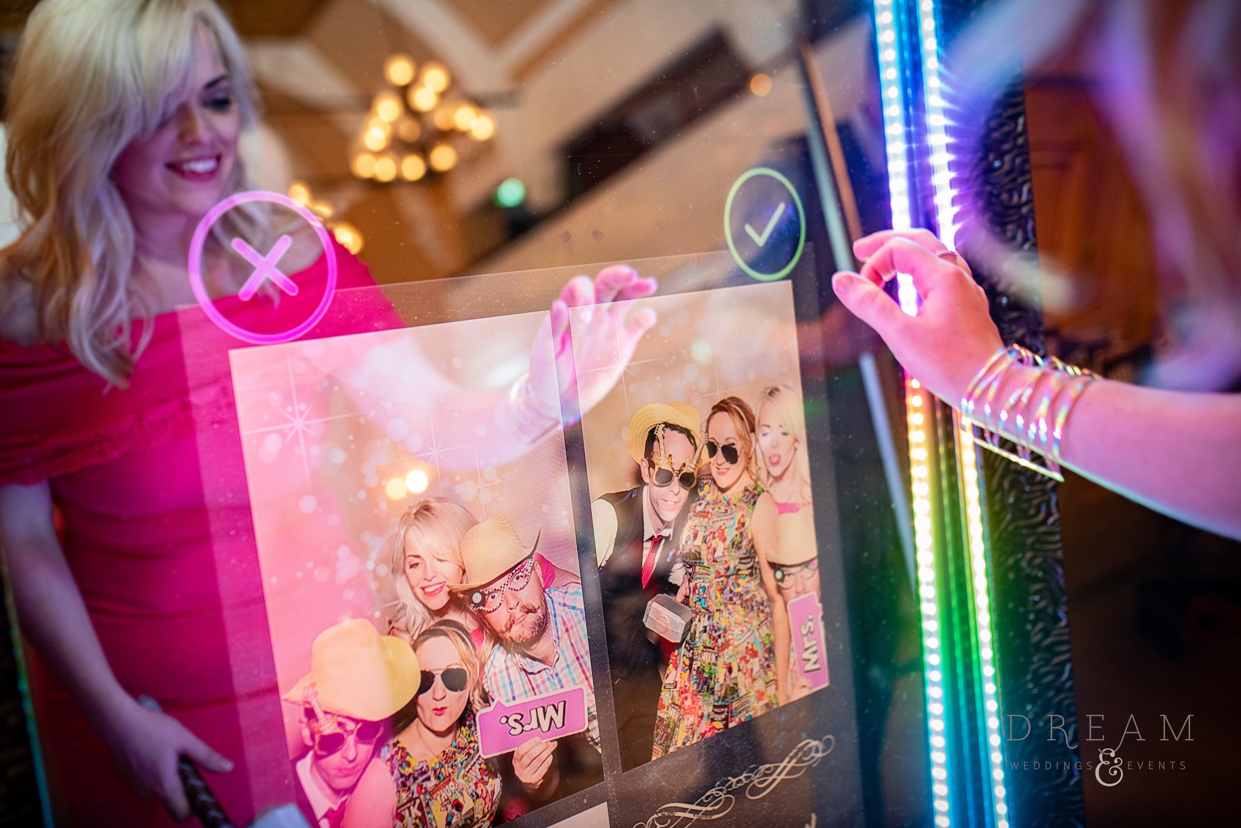 Hire Wedding Magic Mirror Nottingham. Derby, Leicester, East Midlands.