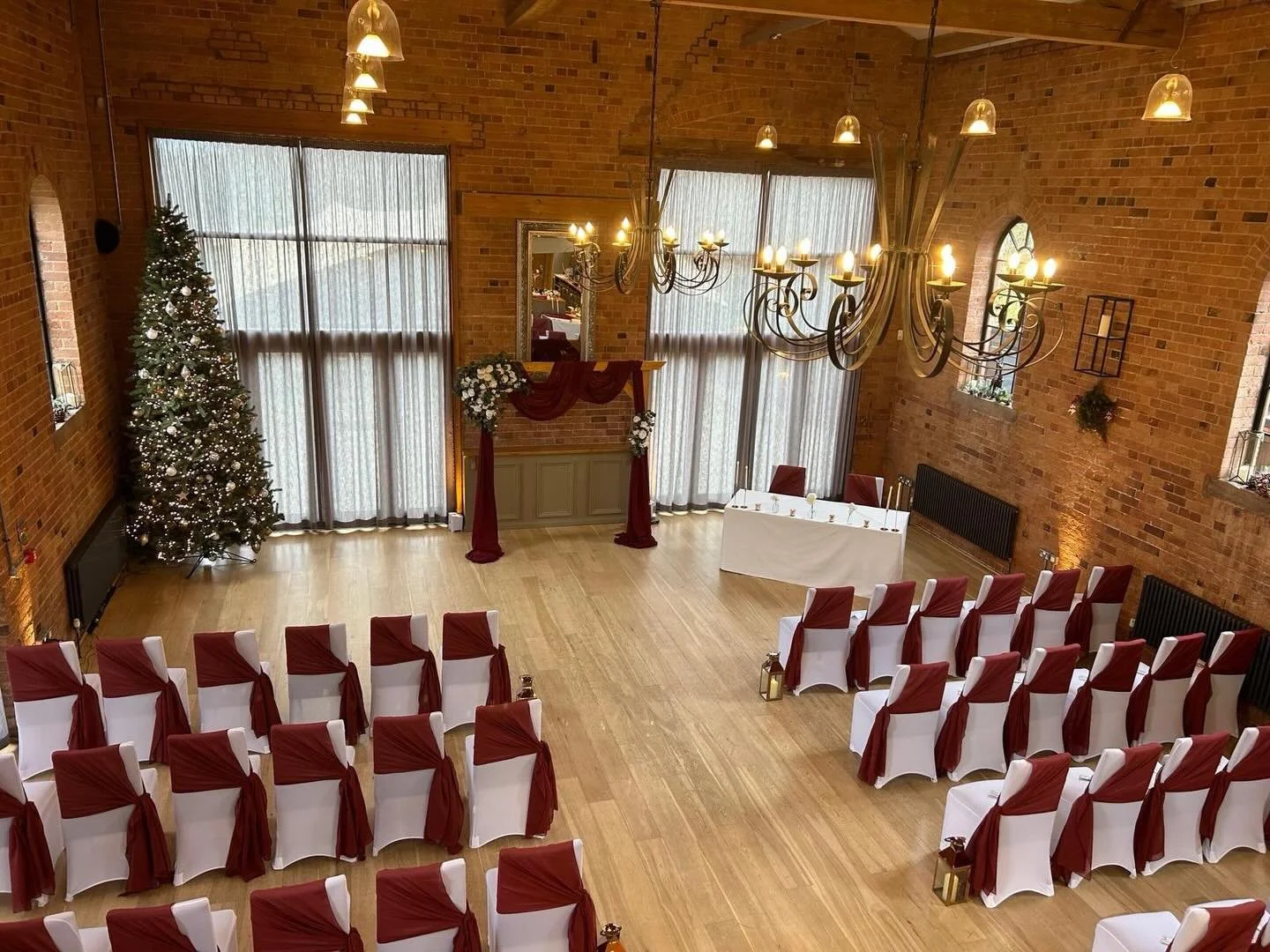 C H R I S T M A S 🎄

@thecarriagehall all dressed up for a beautiful festive wedding.