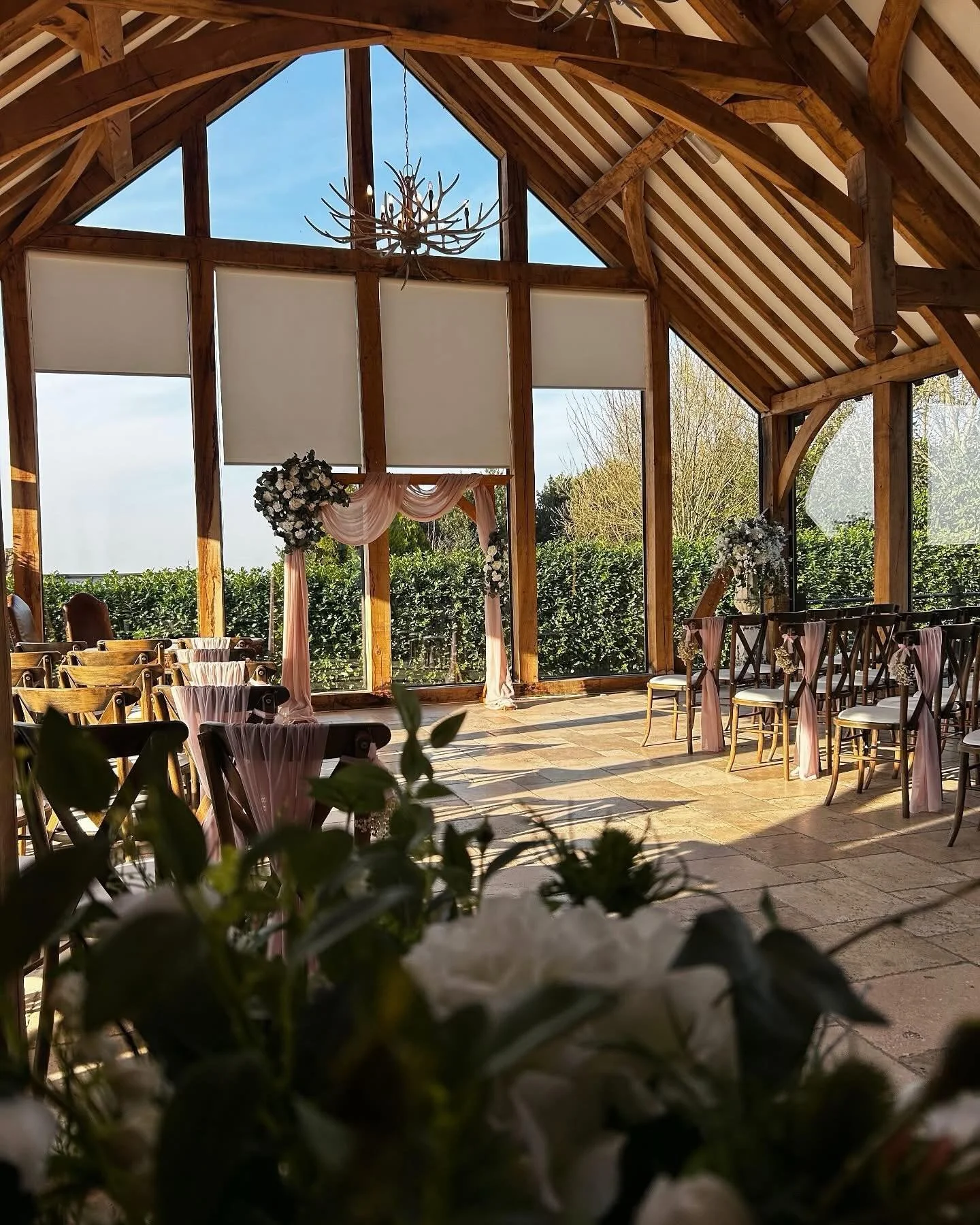 A R C H 💕

Our wooden arch setting the scene for your perfect ceremony ✨