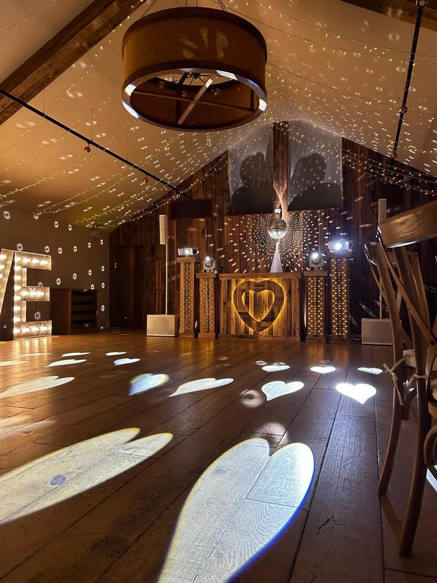 Rustic DJ at the lovely @themanorquorn 💕