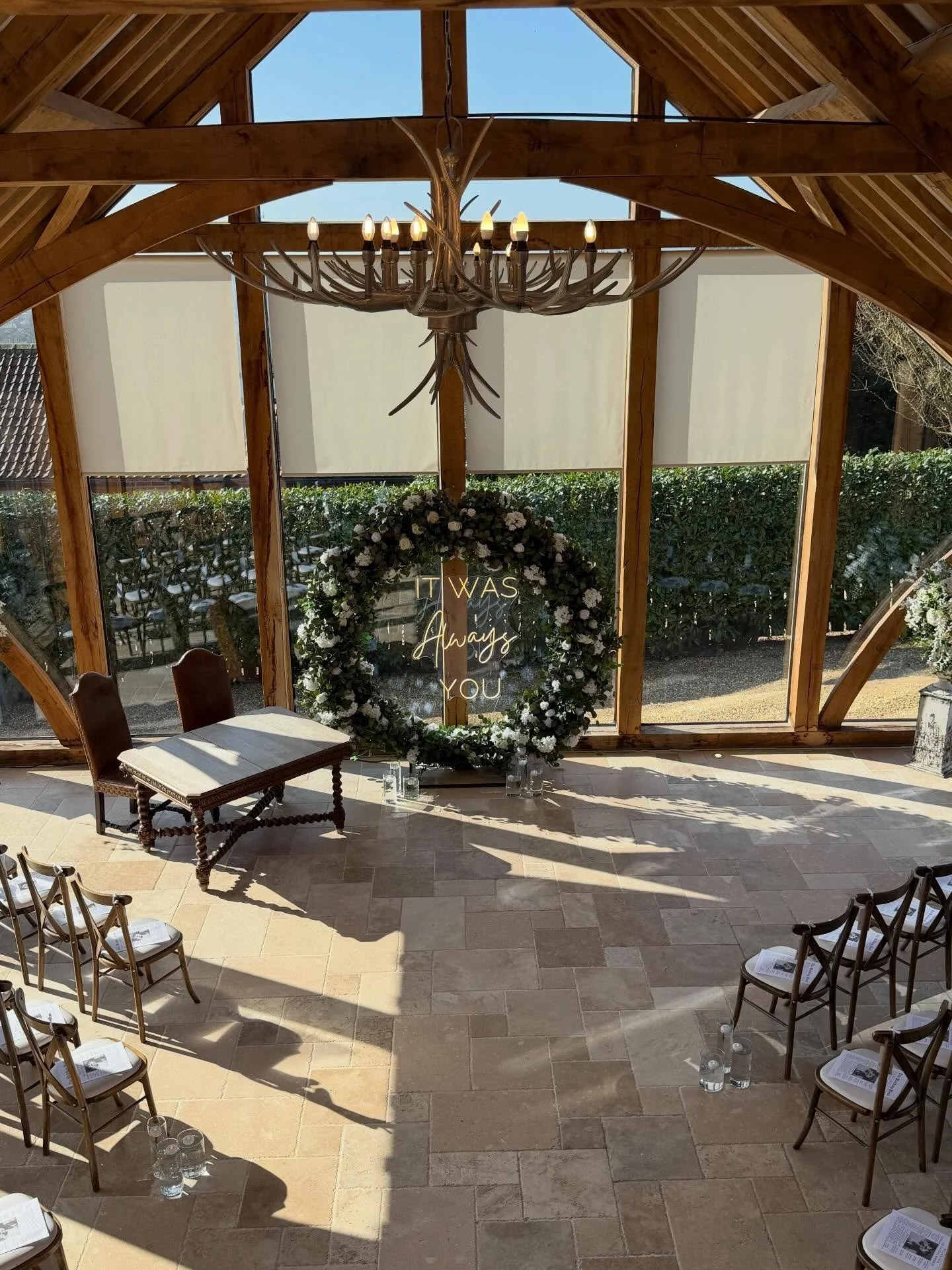 B A C K D R O P 🤍

How gorgeous does our moongate look in the @swancar_farm_country_house glass barn for M&amp;J.