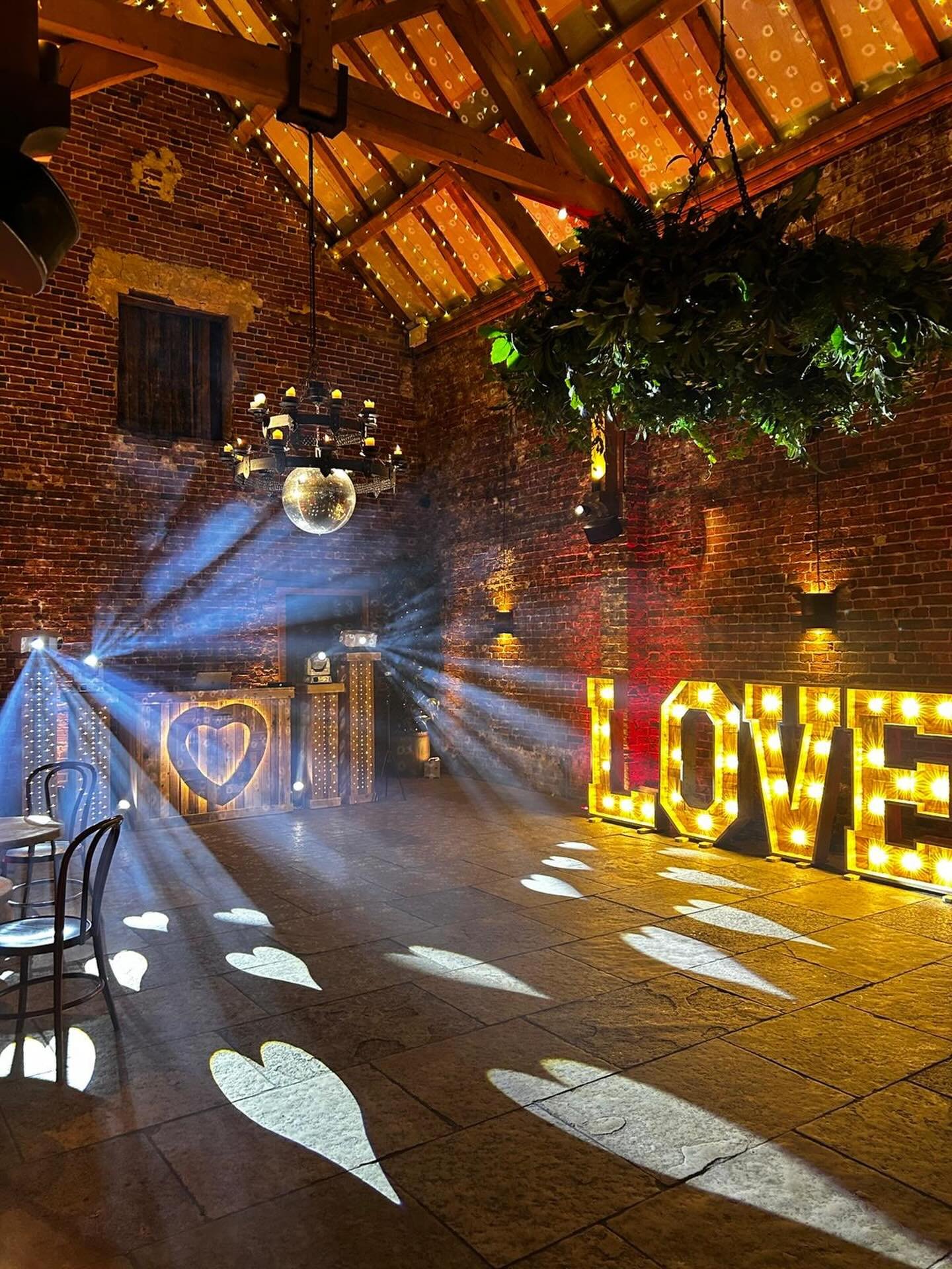 We love a @hazelgapbarn wedding 🤍