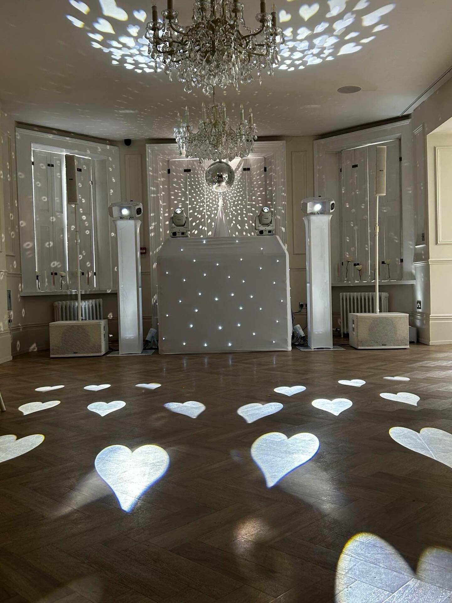 Forever loving our timeless white DJ setup 🤍🪩