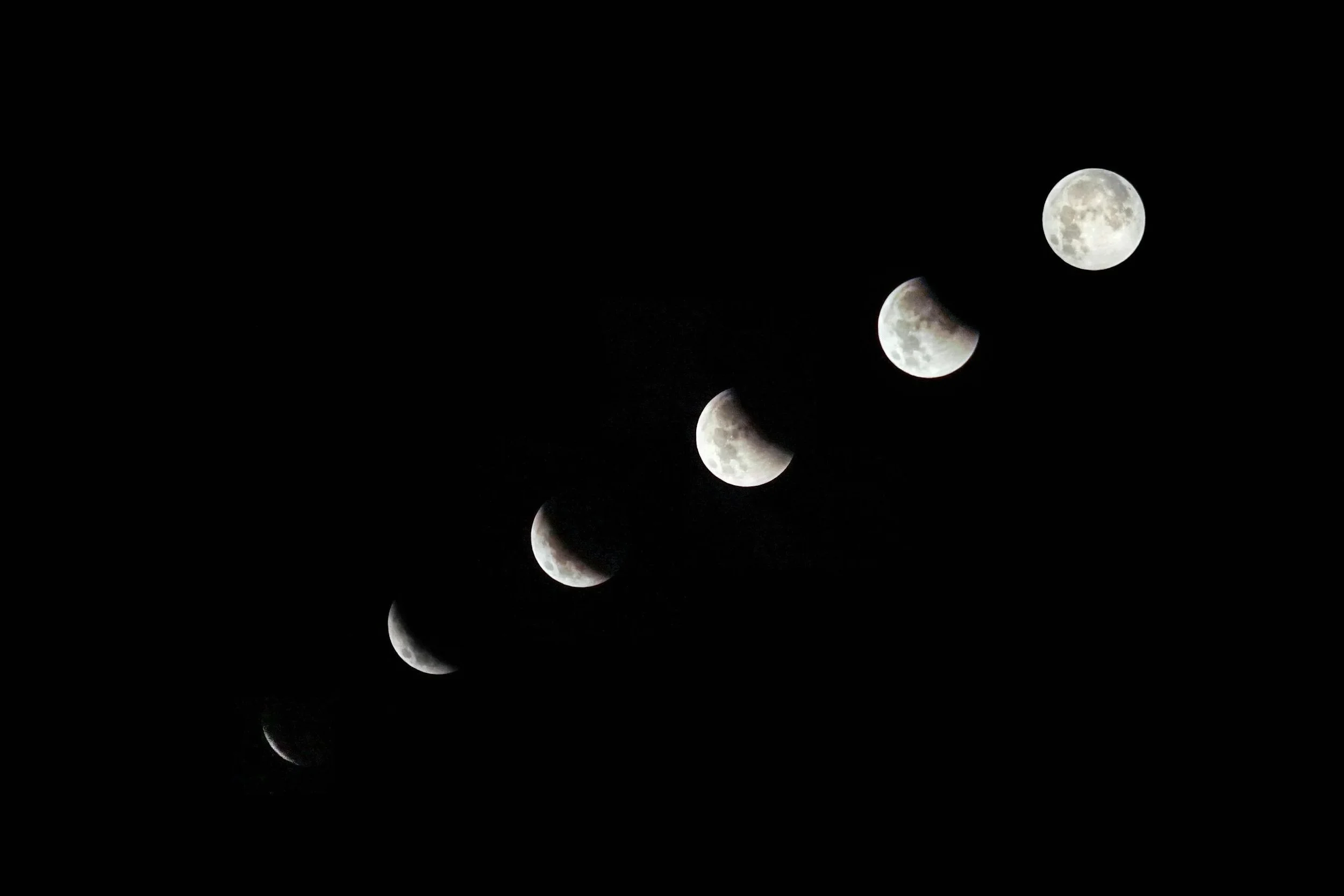 Moon cycles and healing rhythms, honouring the natural intelligence within you