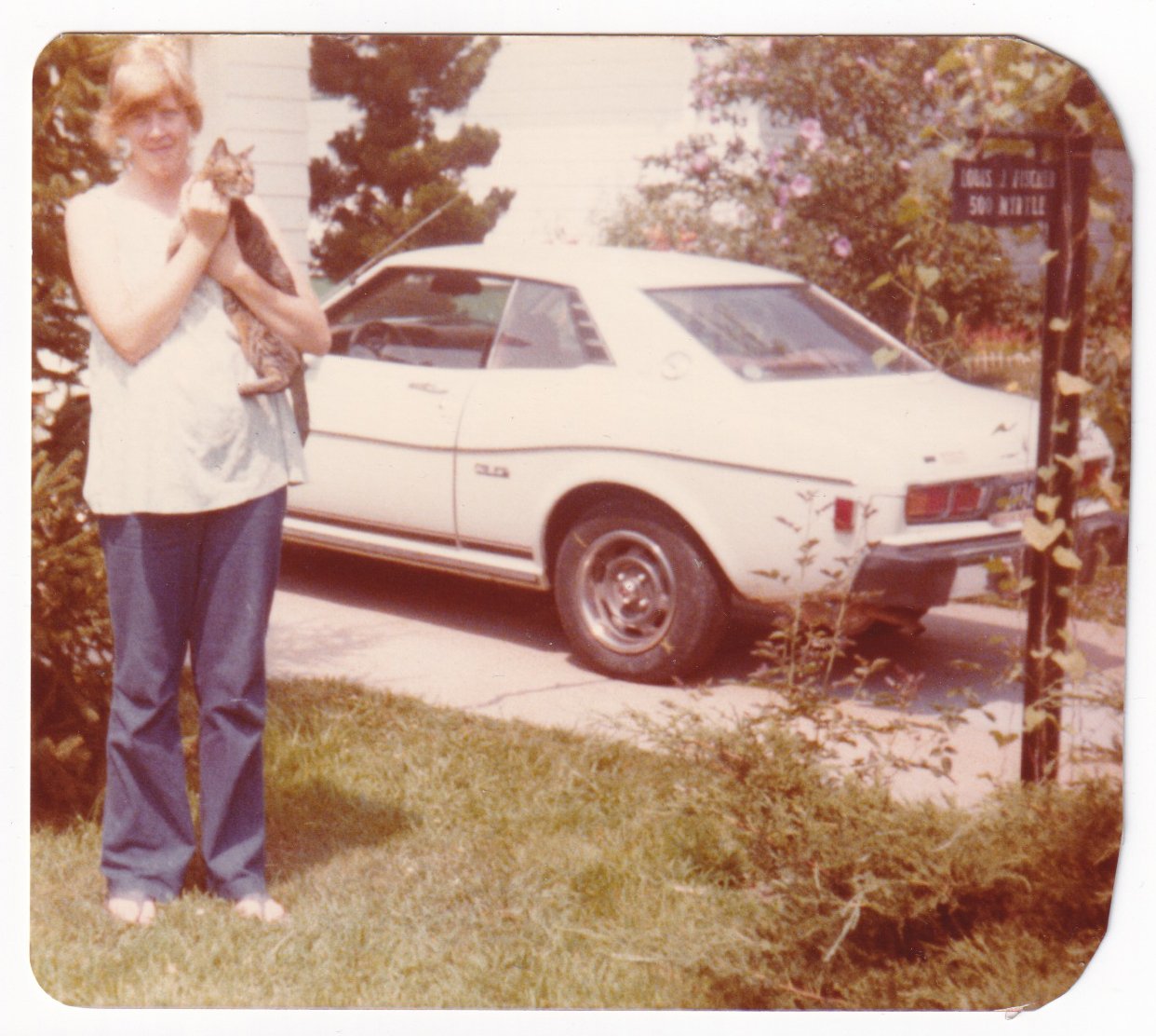 Linda_kitty_1970s.jpg
