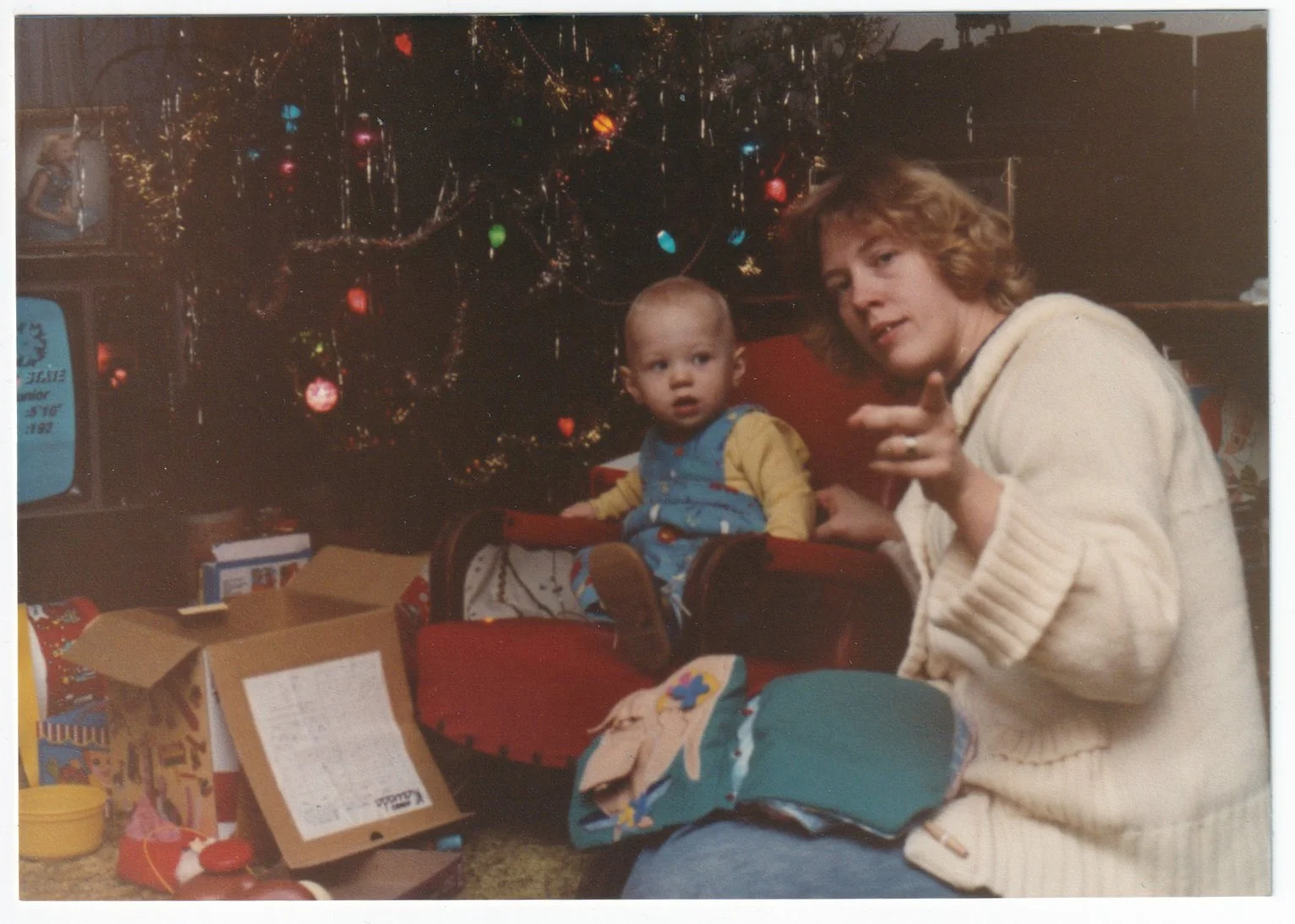 Linda.Laura_xmas1980.jpg