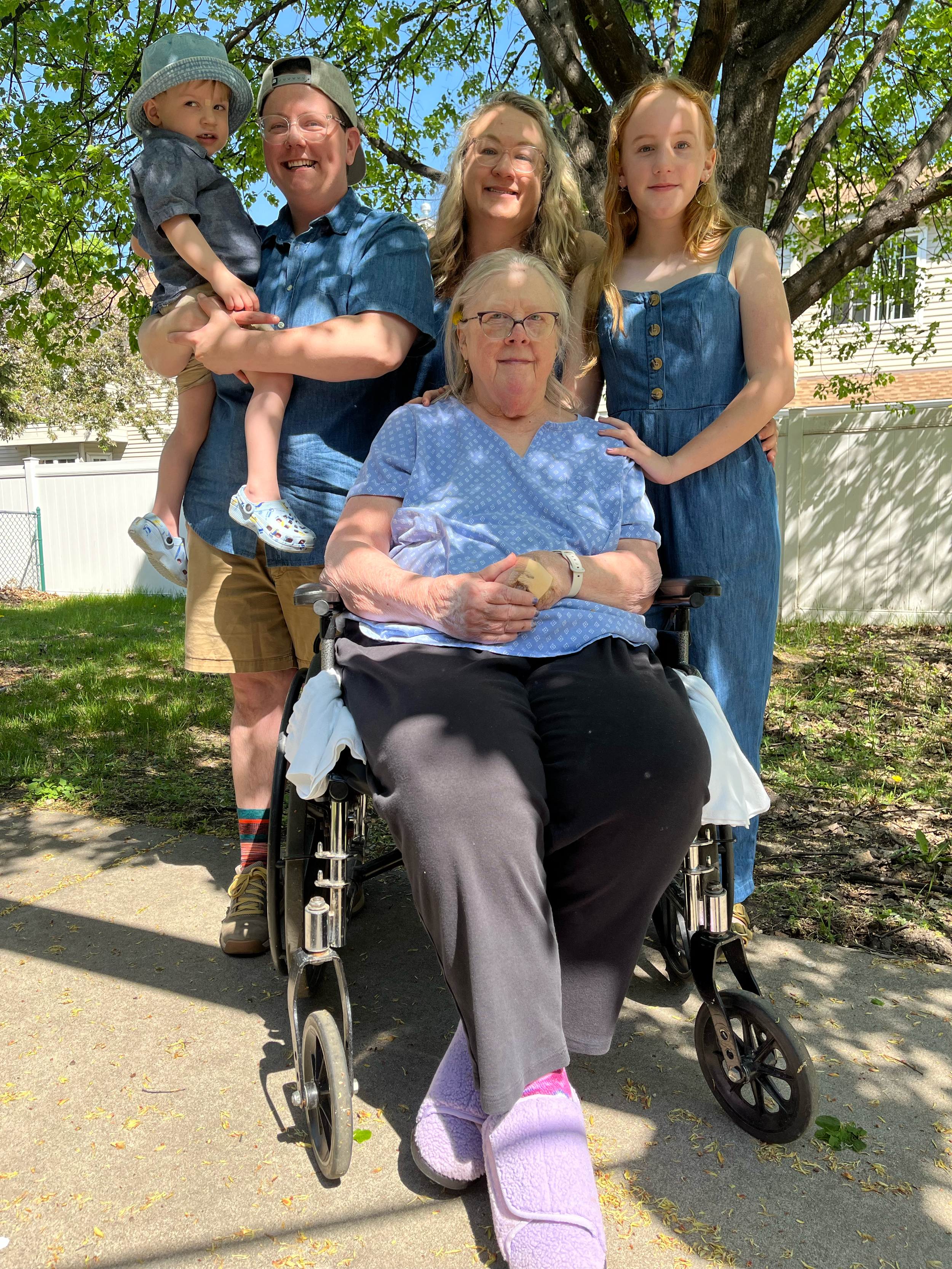 Linda_LauraMJFam_MothersDay2025.png