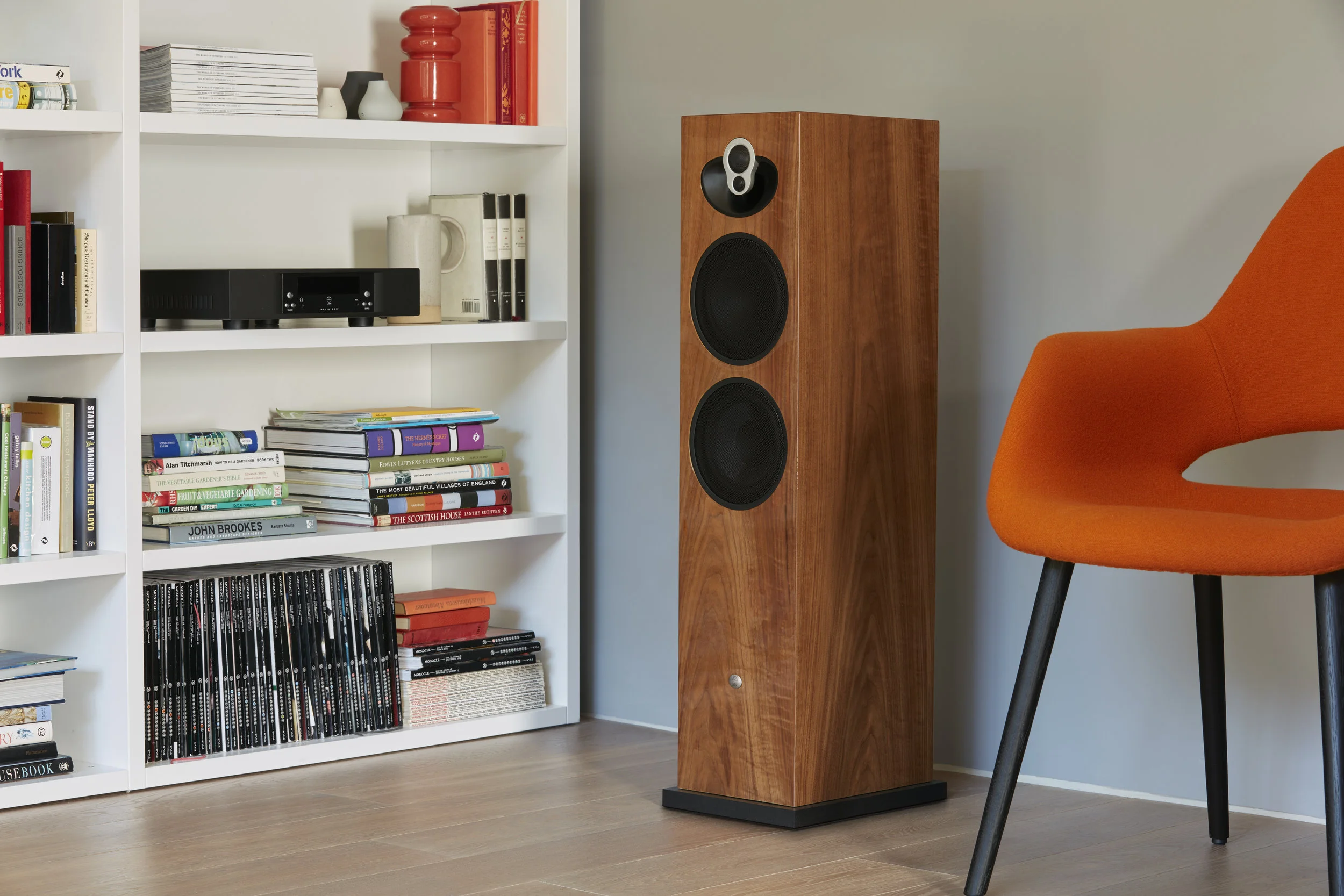 LINN Majik 140 with Majik DSM Integrated Streamer Amplifier shown to the left