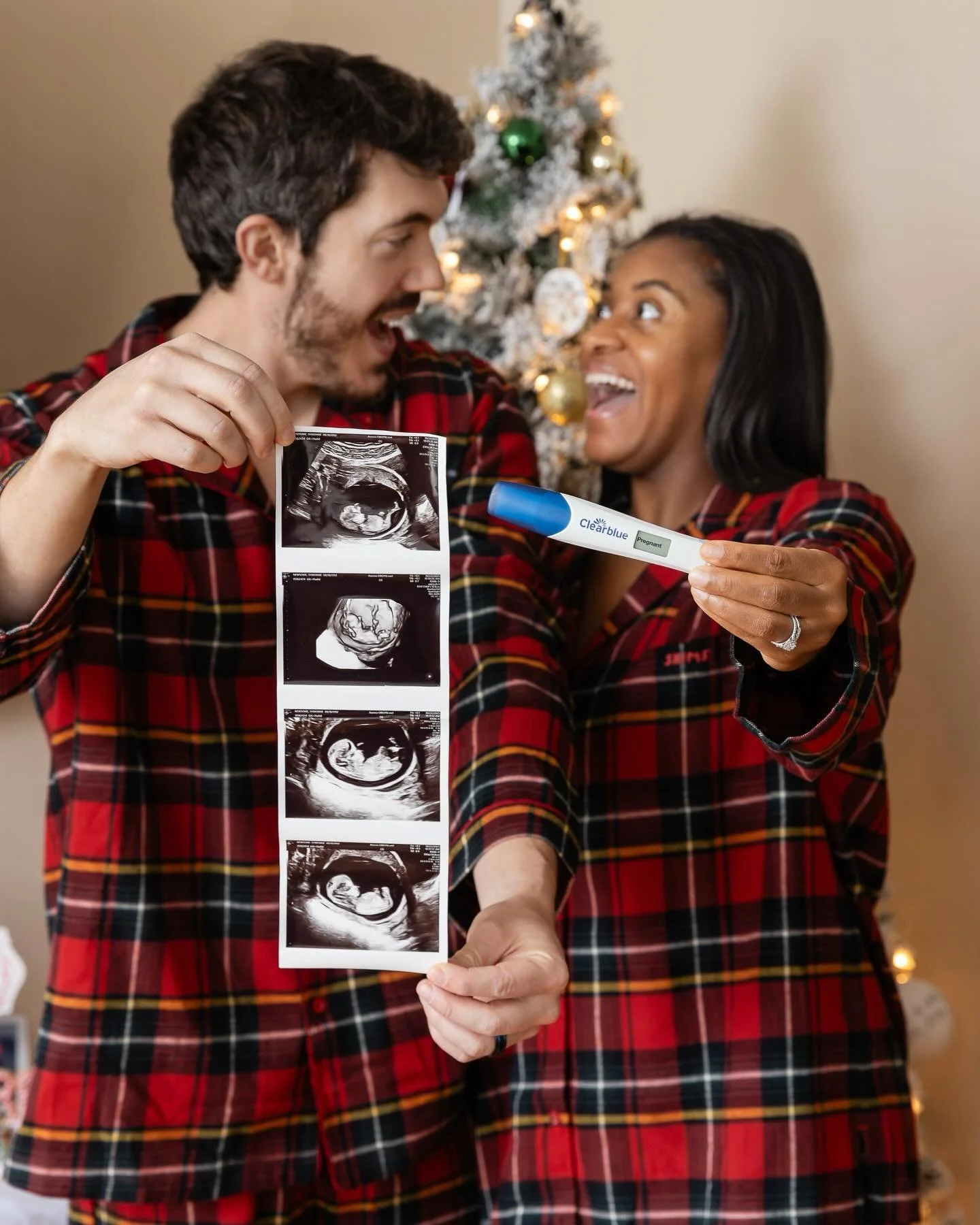 Throwing it back to early December when I got to hang out with Symonne and Anthony at their home and capture this sweet holiday card moment. Their excitement was impossible not to feel 💛. I&rsquo;m looking forward to capturing their maternity photos