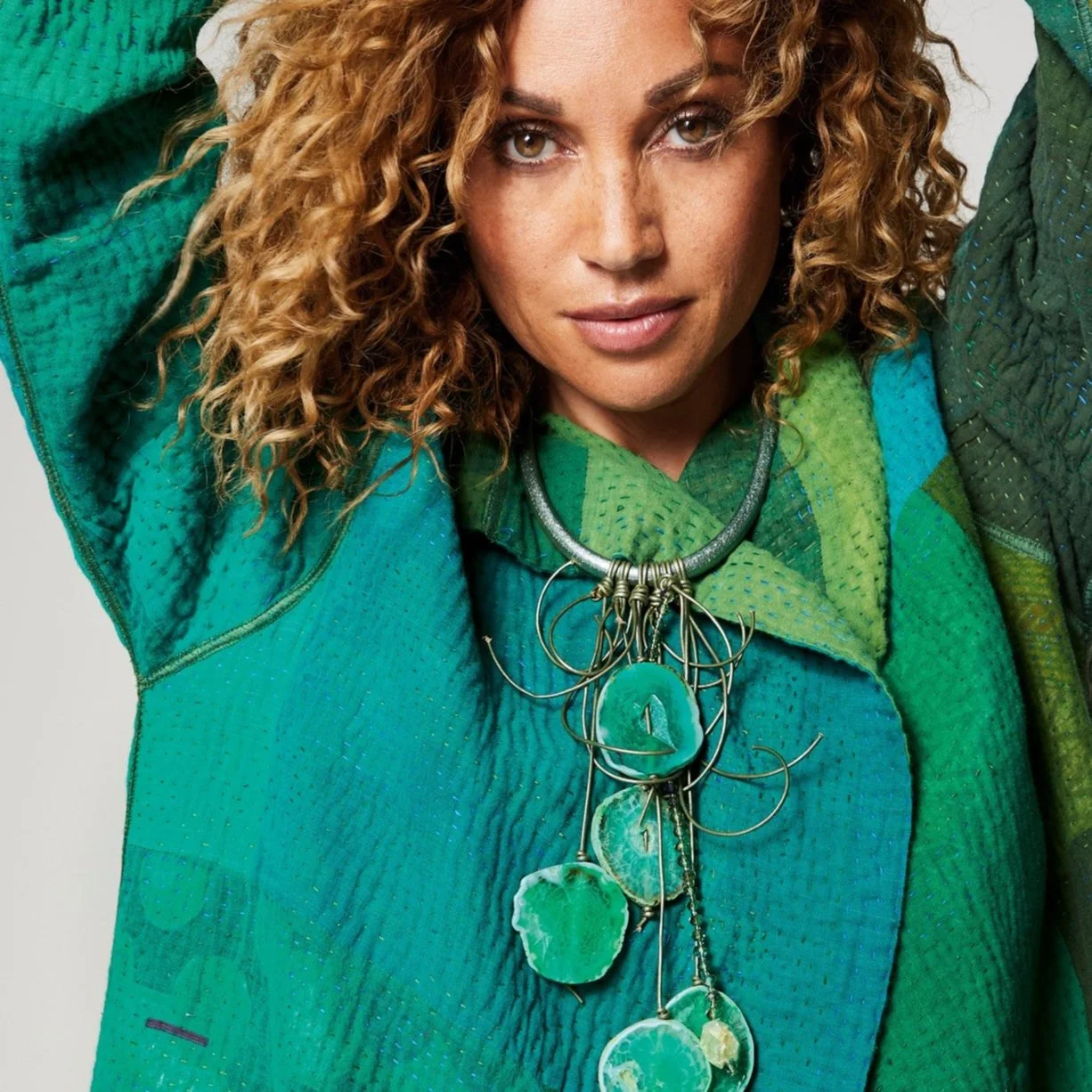 PhyllisClark_AgateCrystalLeatherNecklace_PC230602_HL23_027_print_nc.jpg